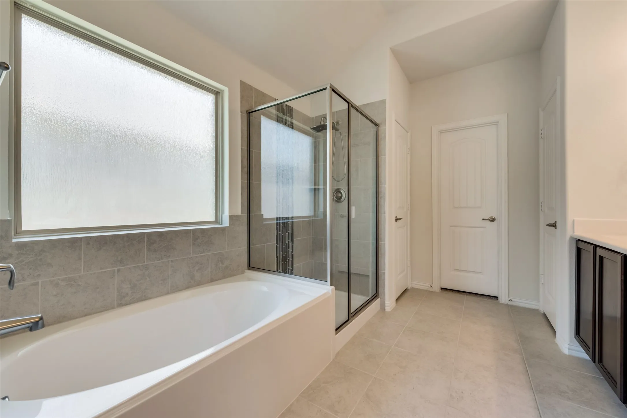 Single Family Residence For Rent in Tarrant County , 828 Sky Top Drive, Haslet, Texas 76052, 4 Bedroom, 3 Bathroom, 2 Garage spaces, 2,126 Sqft, built in 2018, mls#21381455, Real Estate Agent in Haslet, Homes For Rent in Tarrant county, Homes For Rent in Haslet, Realtor in Haslet Texas, Real Estate Brokerage Independent Realty Texas, Luminita Cordes Realtor