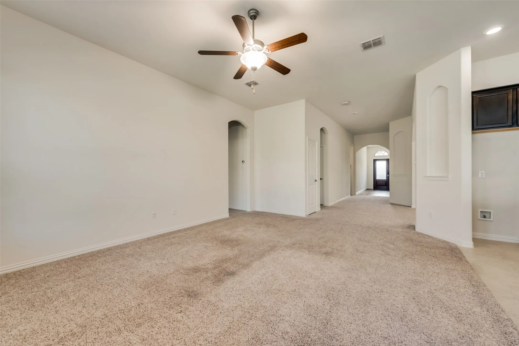 Single Family Residence For Rent in Tarrant County , 828 Sky Top Drive, Haslet, Texas 76052, 4 Bedroom, 3 Bathroom, 2 Garage spaces, 2,126 Sqft, built in 2018, mls#21381455, Real Estate Agent in Haslet, Homes For Rent in Tarrant county, Homes For Rent in Haslet, Realtor in Haslet Texas, Real Estate Brokerage Independent Realty Texas, Luminita Cordes Realtor