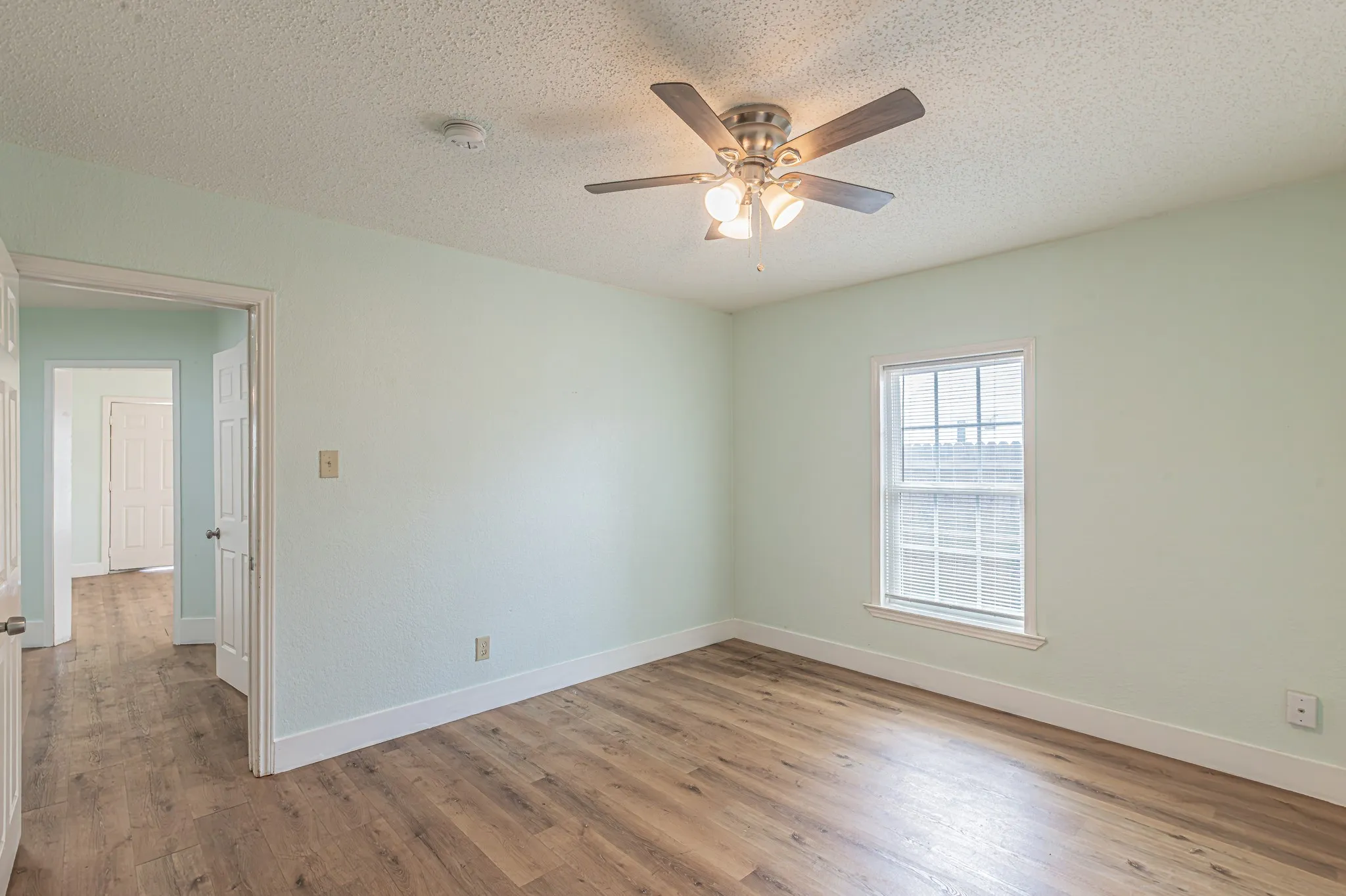 Single Family Residence For Sale in Dallas County , 2543 E Ann Arbor Avenue, Dallas, Texas 75216, 3 Bedroom, 2 Bathroom, Garage spaces, 1,202 Sqft, built in 1940, mls#21381031, Real Estate Agent in Dallas, Homes For Sale in Dallas county, Homes For Sale in Dallas, Realtor in Dallas Texas, Real Estate Brokerage Independent Realty Texas, Luminita Cordes Realtor
