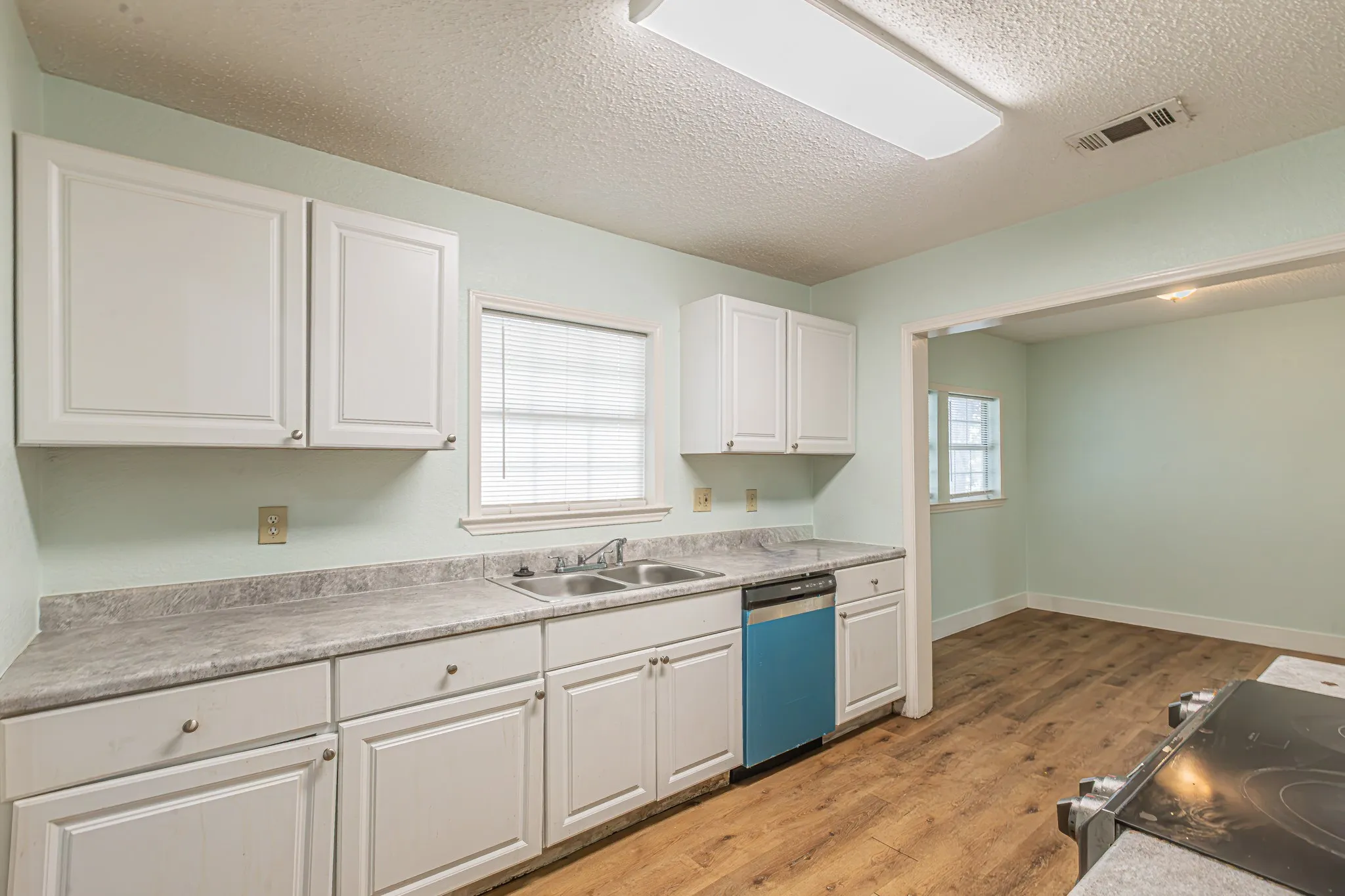 Single Family Residence For Sale in Dallas County , 2543 E Ann Arbor Avenue, Dallas, Texas 75216, 3 Bedroom, 2 Bathroom, Garage spaces, 1,202 Sqft, built in 1940, mls#21381031, Real Estate Agent in Dallas, Homes For Sale in Dallas county, Homes For Sale in Dallas, Realtor in Dallas Texas, Real Estate Brokerage Independent Realty Texas, Luminita Cordes Realtor