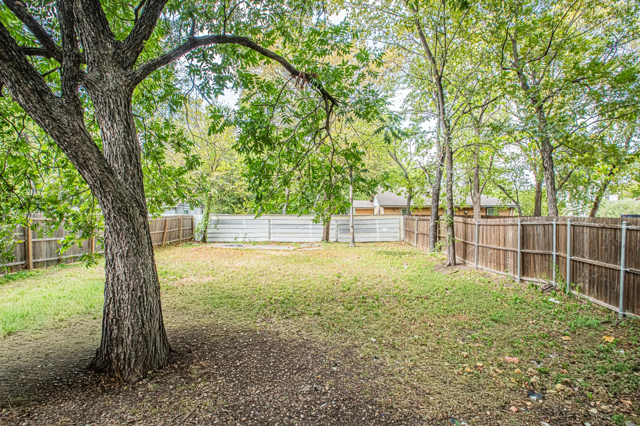 Single Family Residence For Sale in Dallas County , 2543 E Ann Arbor Avenue, Dallas, Texas 75216, 3 Bedroom, 2 Bathroom, Garage spaces, 1,202 Sqft, built in 1940, mls#21381031, Real Estate Agent in Dallas, Homes For Sale in Dallas county, Homes For Sale in Dallas, Realtor in Dallas Texas, Real Estate Brokerage Independent Realty Texas, Luminita Cordes Realtor