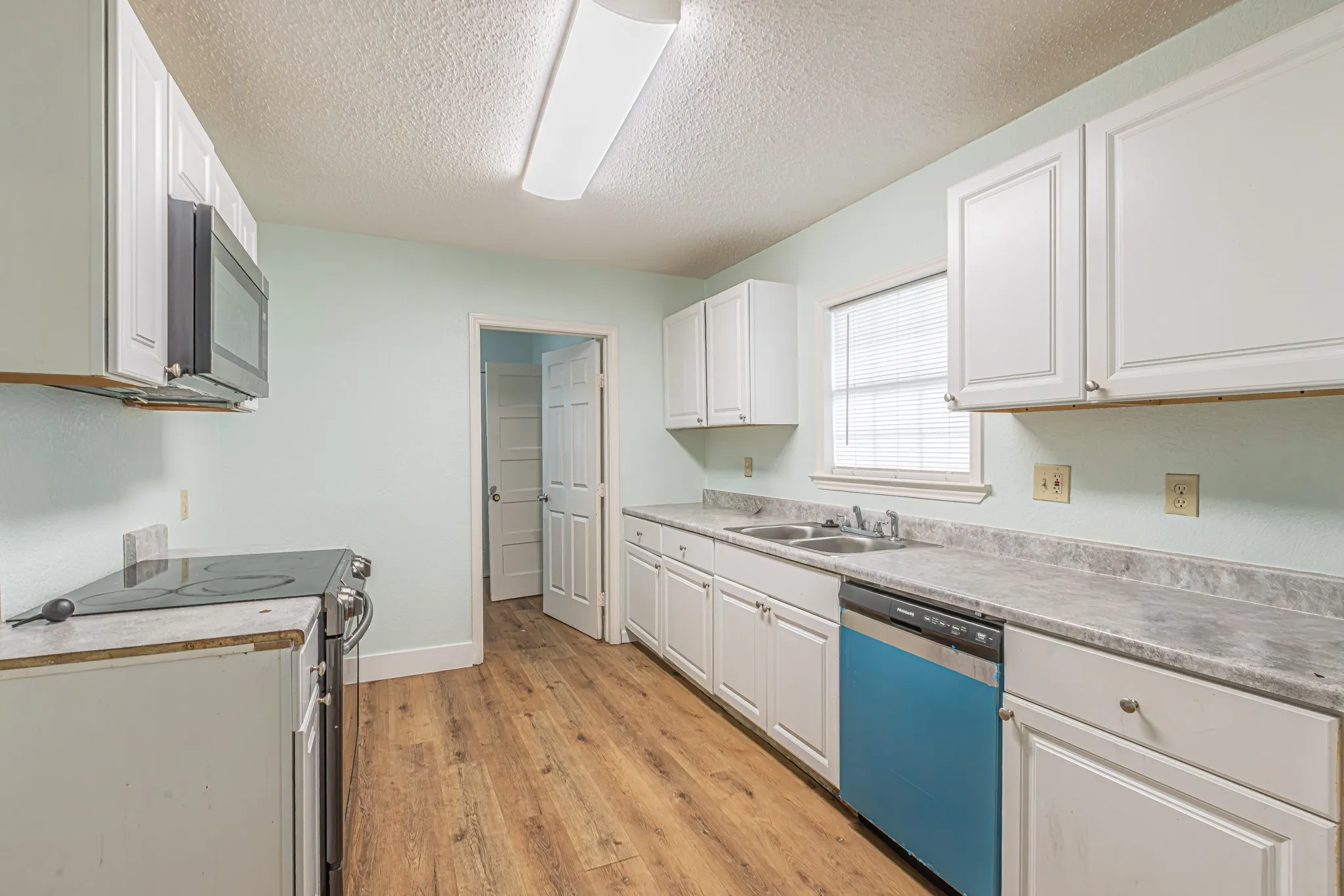 Single Family Residence For Sale in Dallas County , 2543 E Ann Arbor Avenue, Dallas, Texas 75216, 3 Bedroom, 2 Bathroom, Garage spaces, 1,202 Sqft, built in 1940, mls#21381031, Real Estate Agent in Dallas, Homes For Sale in Dallas county, Homes For Sale in Dallas, Realtor in Dallas Texas, Real Estate Brokerage Independent Realty Texas, Luminita Cordes Realtor