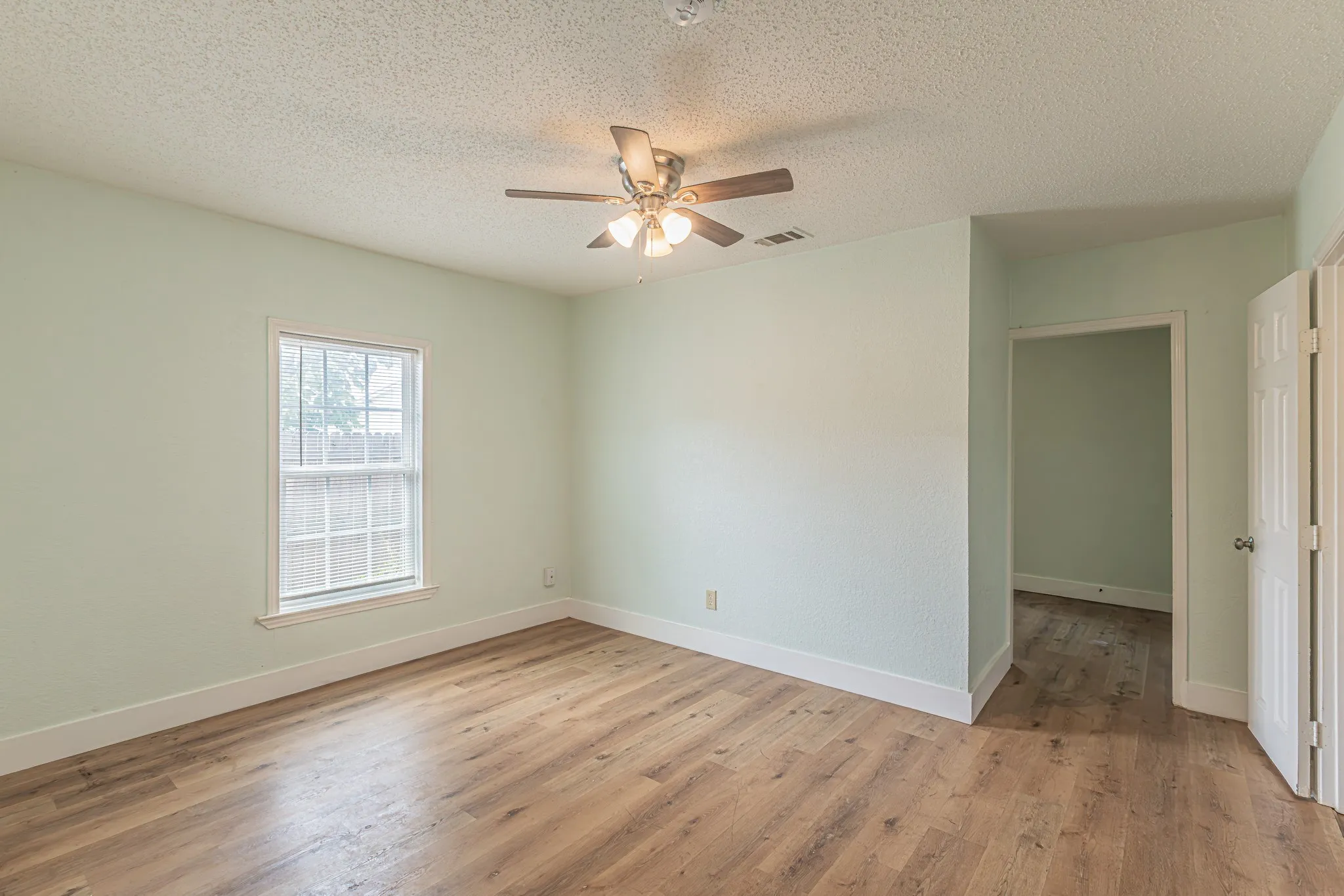Single Family Residence For Sale in Dallas County , 2543 E Ann Arbor Avenue, Dallas, Texas 75216, 3 Bedroom, 2 Bathroom, Garage spaces, 1,202 Sqft, built in 1940, mls#21381031, Real Estate Agent in Dallas, Homes For Sale in Dallas county, Homes For Sale in Dallas, Realtor in Dallas Texas, Real Estate Brokerage Independent Realty Texas, Luminita Cordes Realtor