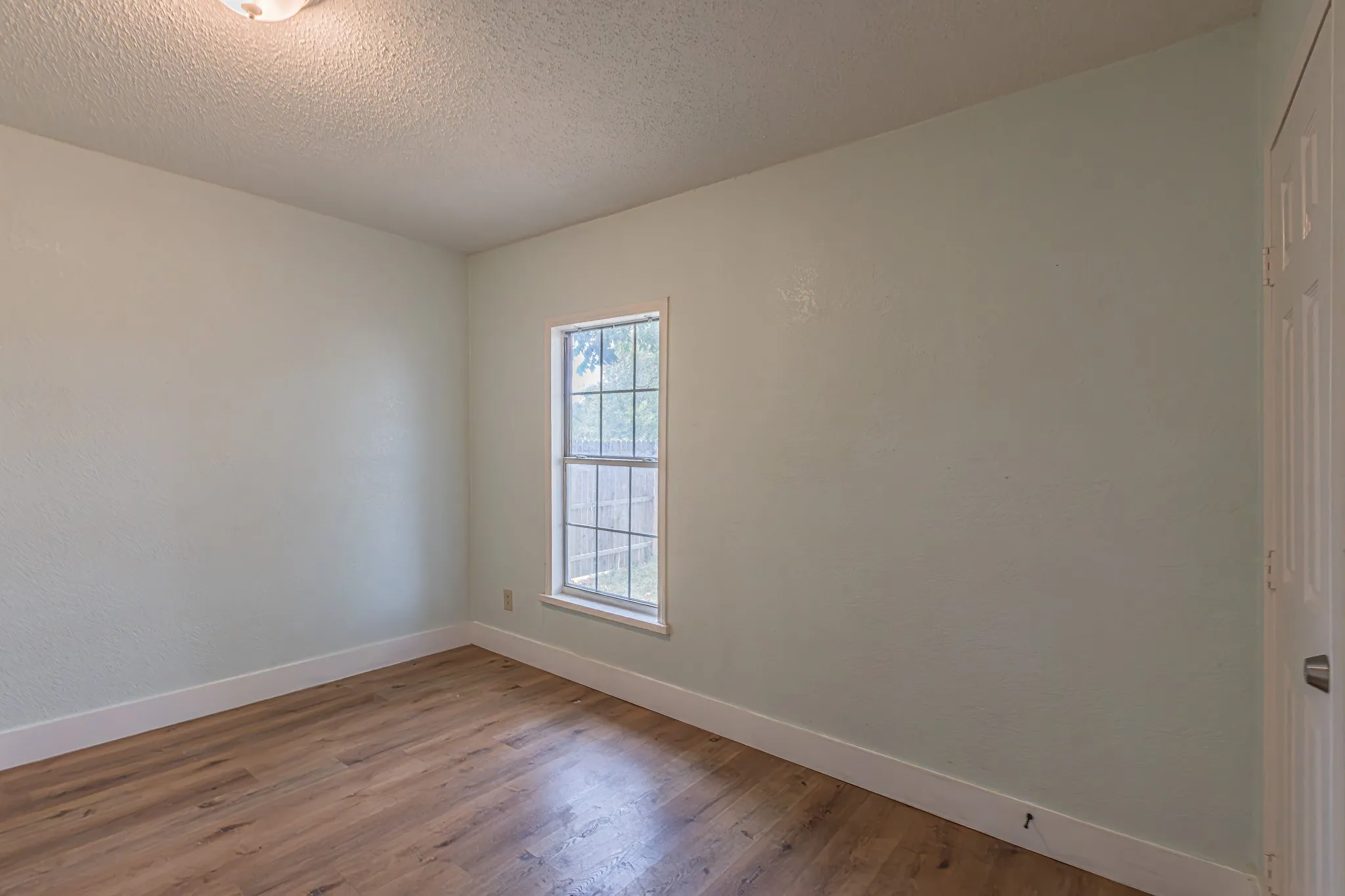 Single Family Residence For Sale in Dallas County , 2543 E Ann Arbor Avenue, Dallas, Texas 75216, 3 Bedroom, 2 Bathroom, Garage spaces, 1,202 Sqft, built in 1940, mls#21381031, Real Estate Agent in Dallas, Homes For Sale in Dallas county, Homes For Sale in Dallas, Realtor in Dallas Texas, Real Estate Brokerage Independent Realty Texas, Luminita Cordes Realtor