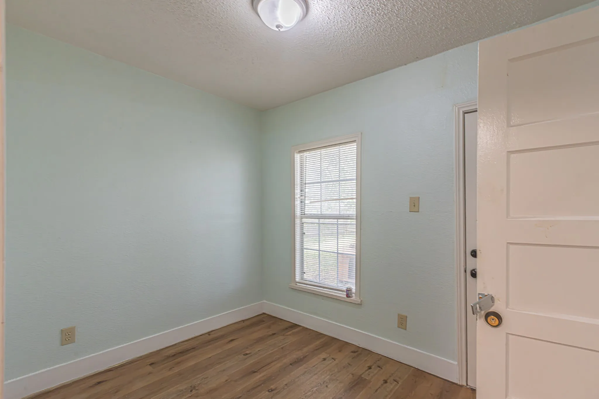 Single Family Residence For Sale in Dallas County , 2543 E Ann Arbor Avenue, Dallas, Texas 75216, 3 Bedroom, 2 Bathroom, Garage spaces, 1,202 Sqft, built in 1940, mls#21381031, Real Estate Agent in Dallas, Homes For Sale in Dallas county, Homes For Sale in Dallas, Realtor in Dallas Texas, Real Estate Brokerage Independent Realty Texas, Luminita Cordes Realtor