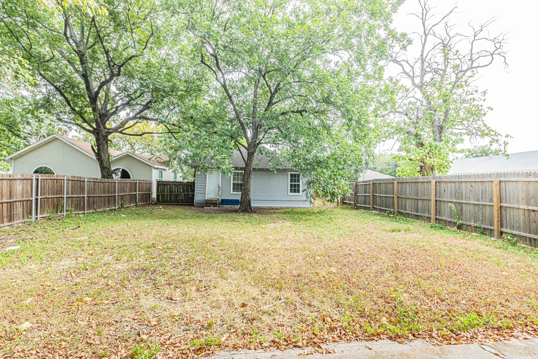 Single Family Residence For Sale in Dallas County , 2543 E Ann Arbor Avenue, Dallas, Texas 75216, 3 Bedroom, 2 Bathroom, Garage spaces, 1,202 Sqft, built in 1940, mls#21381031, Real Estate Agent in Dallas, Homes For Sale in Dallas county, Homes For Sale in Dallas, Realtor in Dallas Texas, Real Estate Brokerage Independent Realty Texas, Luminita Cordes Realtor
