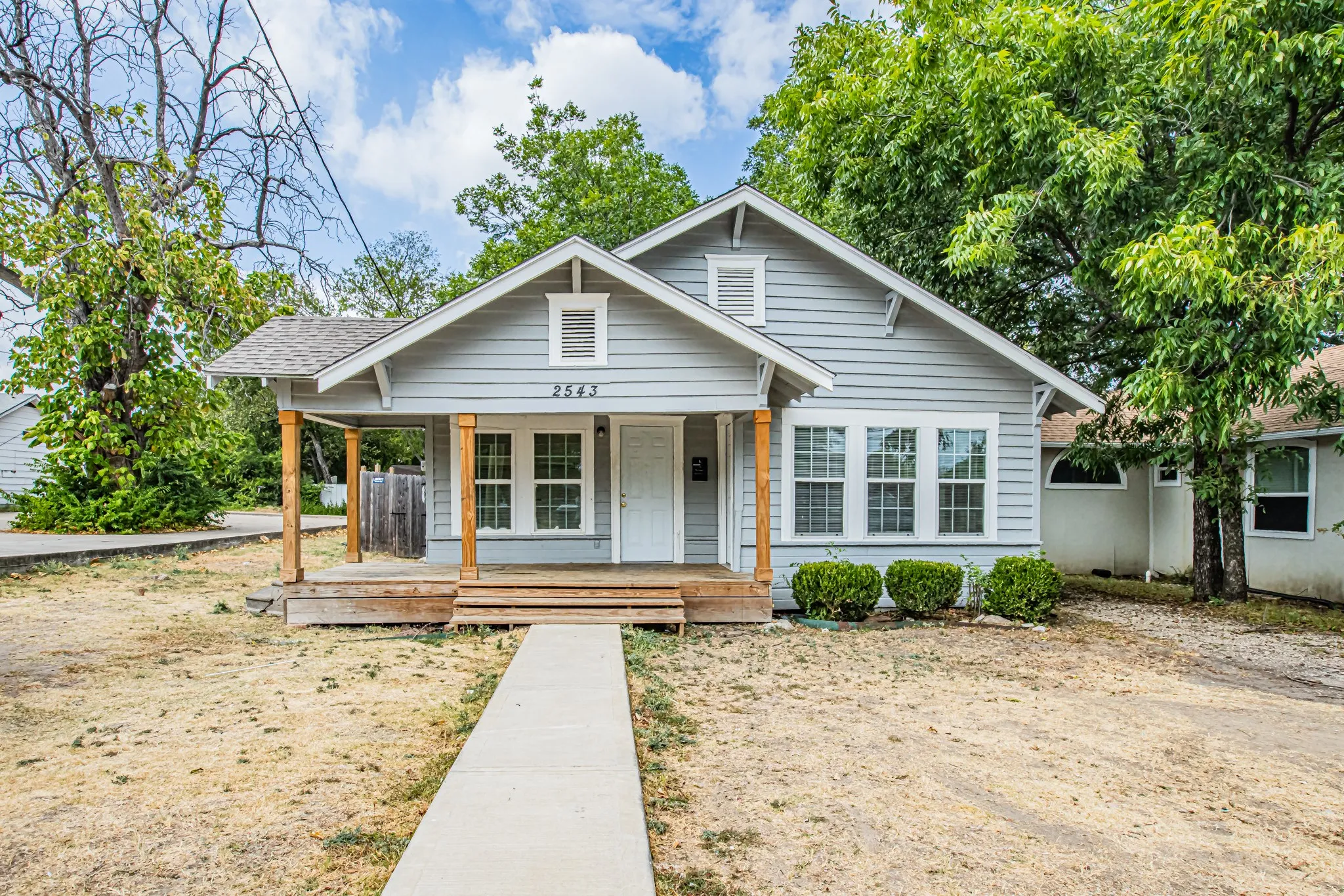 Single Family Residence For Sale in Dallas County , 2543 E Ann Arbor Avenue, Dallas, Texas 75216, 3 Bedroom, 2 Bathroom, Garage spaces, 1,202 Sqft, built in 1940, mls#21381031, Real Estate Agent in Dallas, Homes For Sale in Dallas county, Homes For Sale in Dallas, Realtor in Dallas Texas, Real Estate Brokerage Independent Realty Texas, Luminita Cordes Realtor