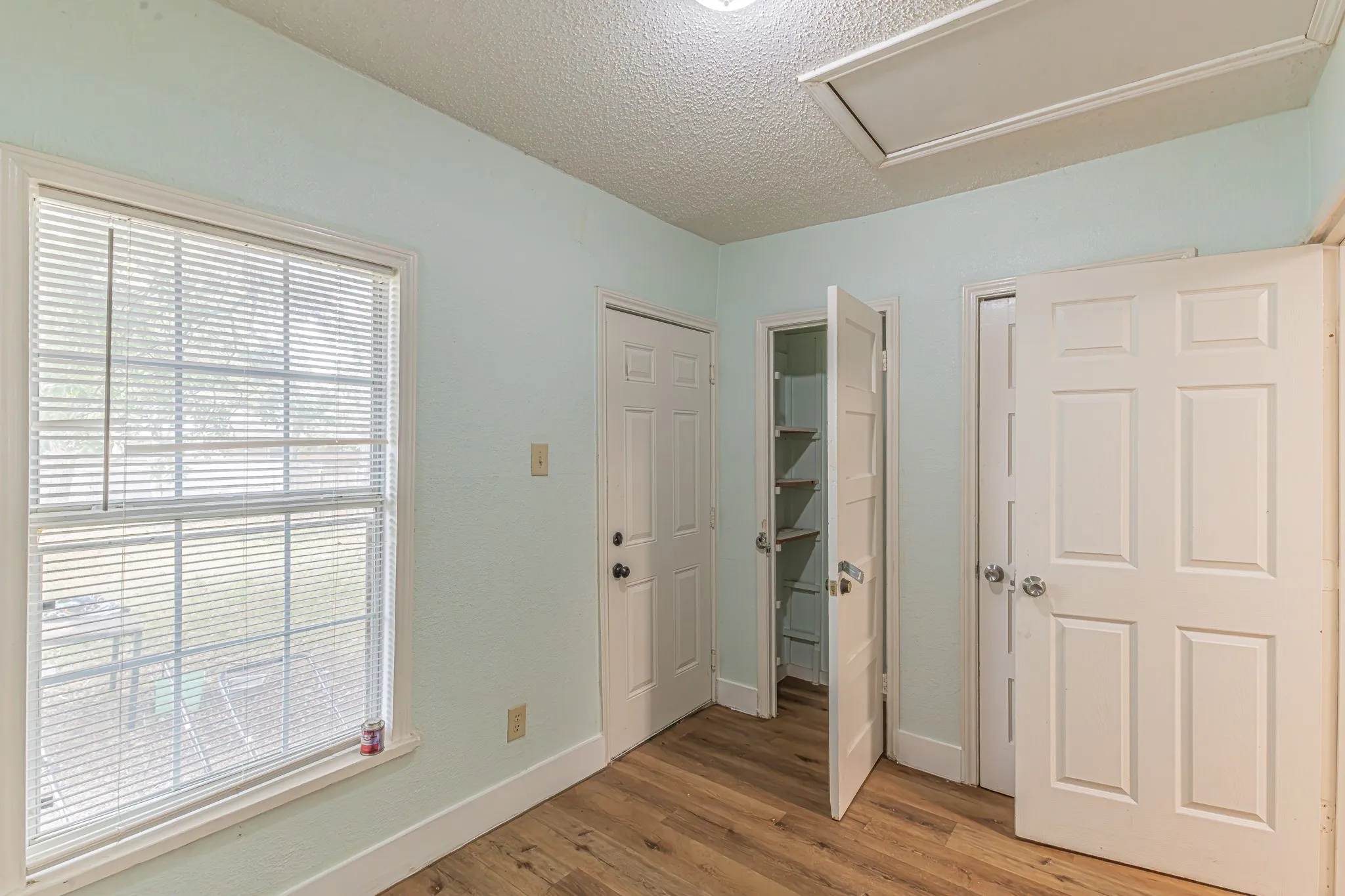 Single Family Residence For Sale in Dallas County , 2543 E Ann Arbor Avenue, Dallas, Texas 75216, 3 Bedroom, 2 Bathroom, Garage spaces, 1,202 Sqft, built in 1940, mls#21381031, Real Estate Agent in Dallas, Homes For Sale in Dallas county, Homes For Sale in Dallas, Realtor in Dallas Texas, Real Estate Brokerage Independent Realty Texas, Luminita Cordes Realtor