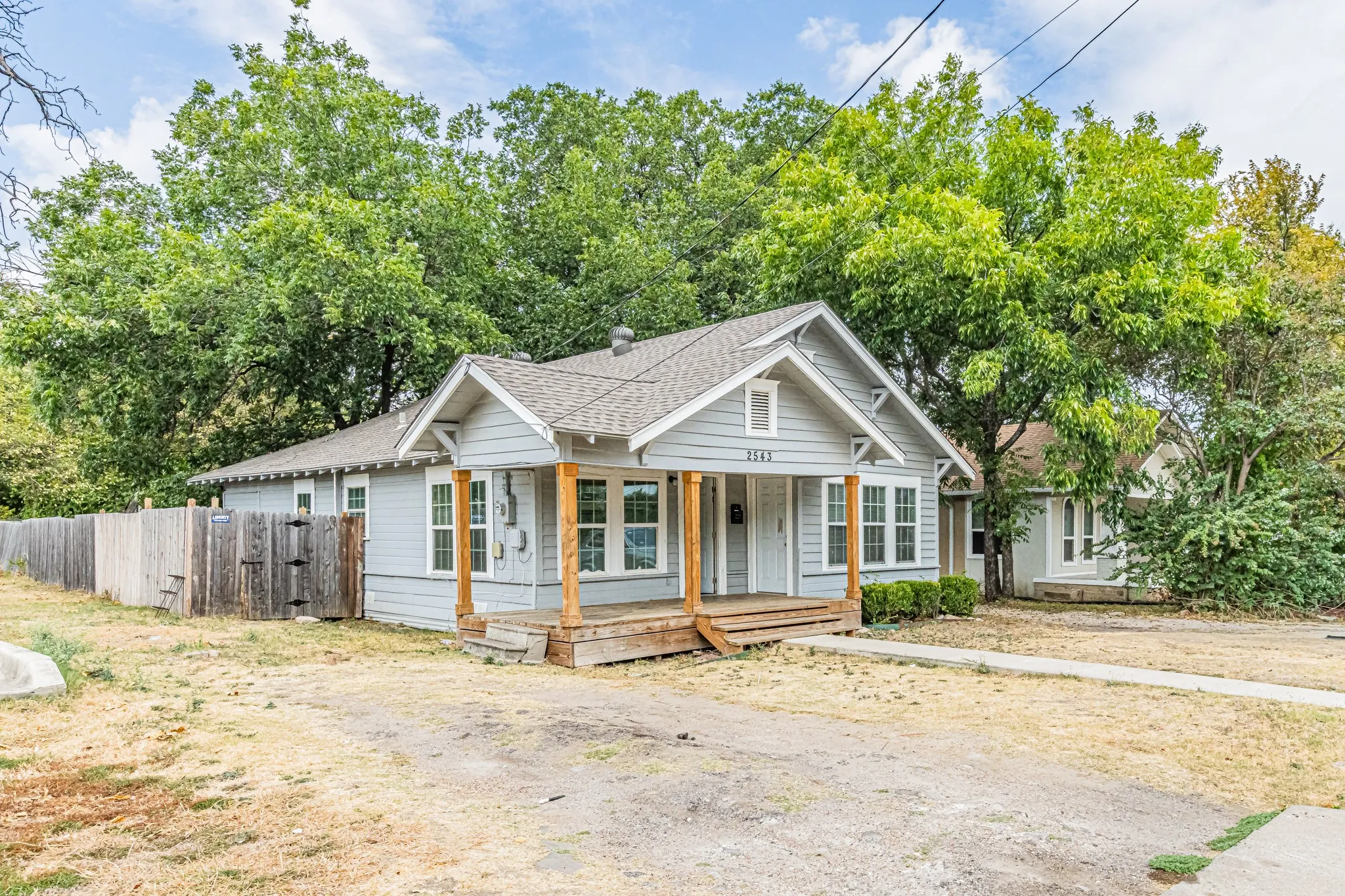 Single Family Residence For Sale in Dallas County , 2543 E Ann Arbor Avenue, Dallas, Texas 75216, 3 Bedroom, 2 Bathroom, Garage spaces, 1,202 Sqft, built in 1940, mls#21381031, Real Estate Agent in Dallas, Homes For Sale in Dallas county, Homes For Sale in Dallas, Realtor in Dallas Texas, Real Estate Brokerage Independent Realty Texas, Luminita Cordes Realtor