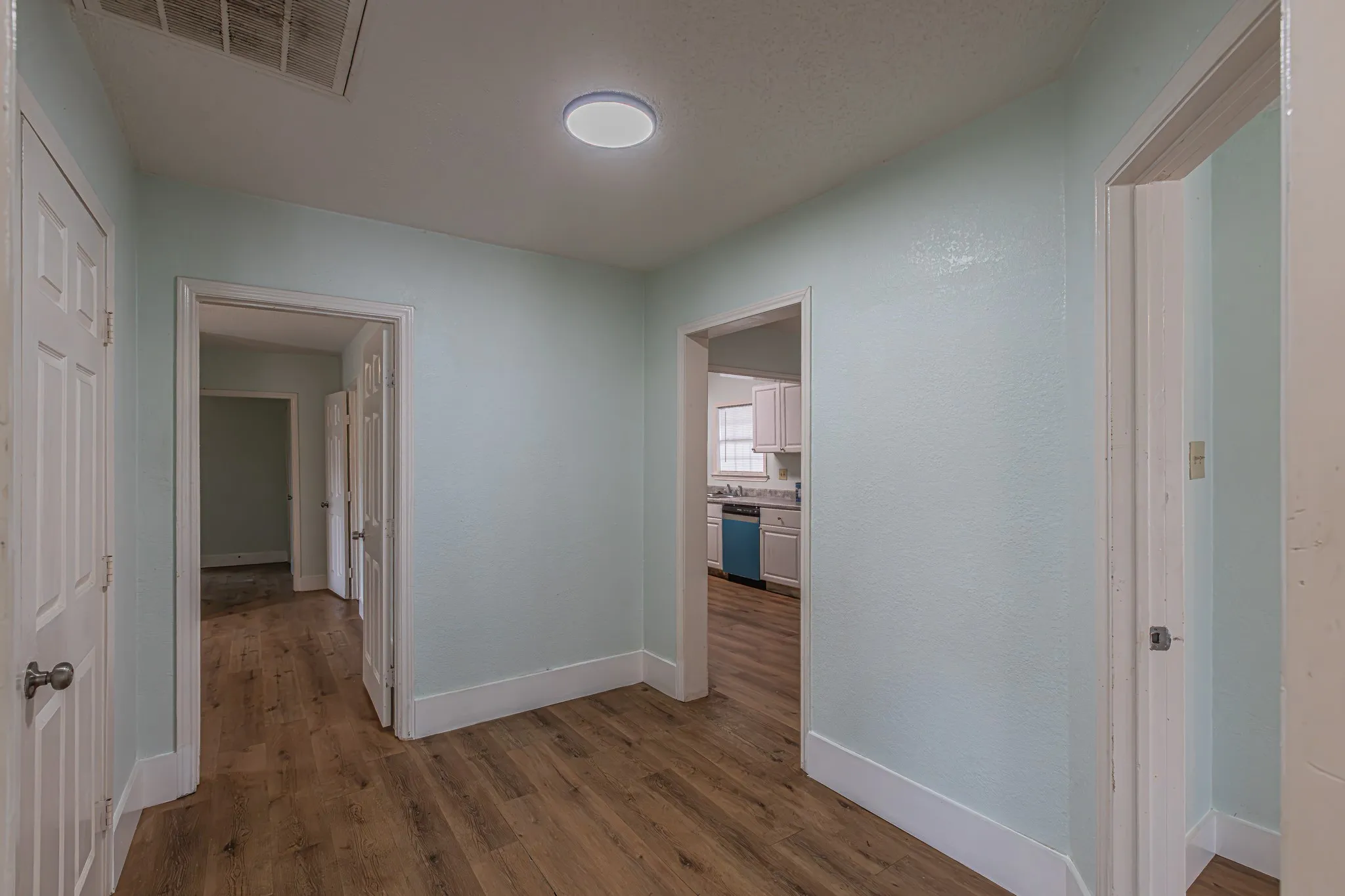 Single Family Residence For Sale in Dallas County , 2543 E Ann Arbor Avenue, Dallas, Texas 75216, 3 Bedroom, 2 Bathroom, Garage spaces, 1,202 Sqft, built in 1940, mls#21381031, Real Estate Agent in Dallas, Homes For Sale in Dallas county, Homes For Sale in Dallas, Realtor in Dallas Texas, Real Estate Brokerage Independent Realty Texas, Luminita Cordes Realtor