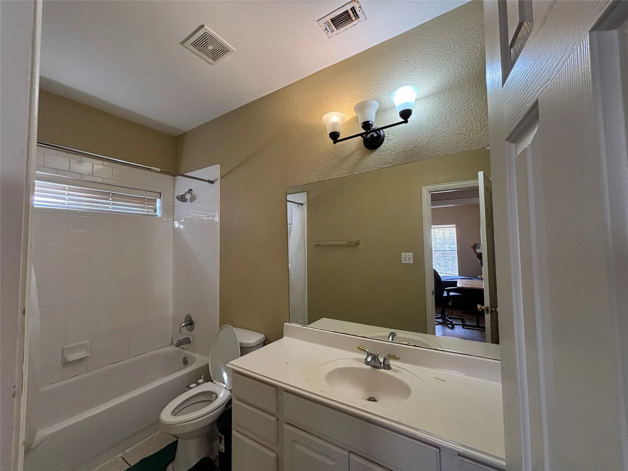Single Family Residence For Rent in Dallas County , 462 Richmond Street, Irving, Texas 75063, 4 Bedroom, 3 Bathroom, 2 Garage spaces, 3,024 Sqft, built in 2000, mls#21381484, Real Estate Agent in Irving, Homes For Rent in Dallas county, Homes For Rent in Irving, Realtor in Irving Texas, Real Estate Brokerage Independent Realty Texas, Luminita Cordes Realtor