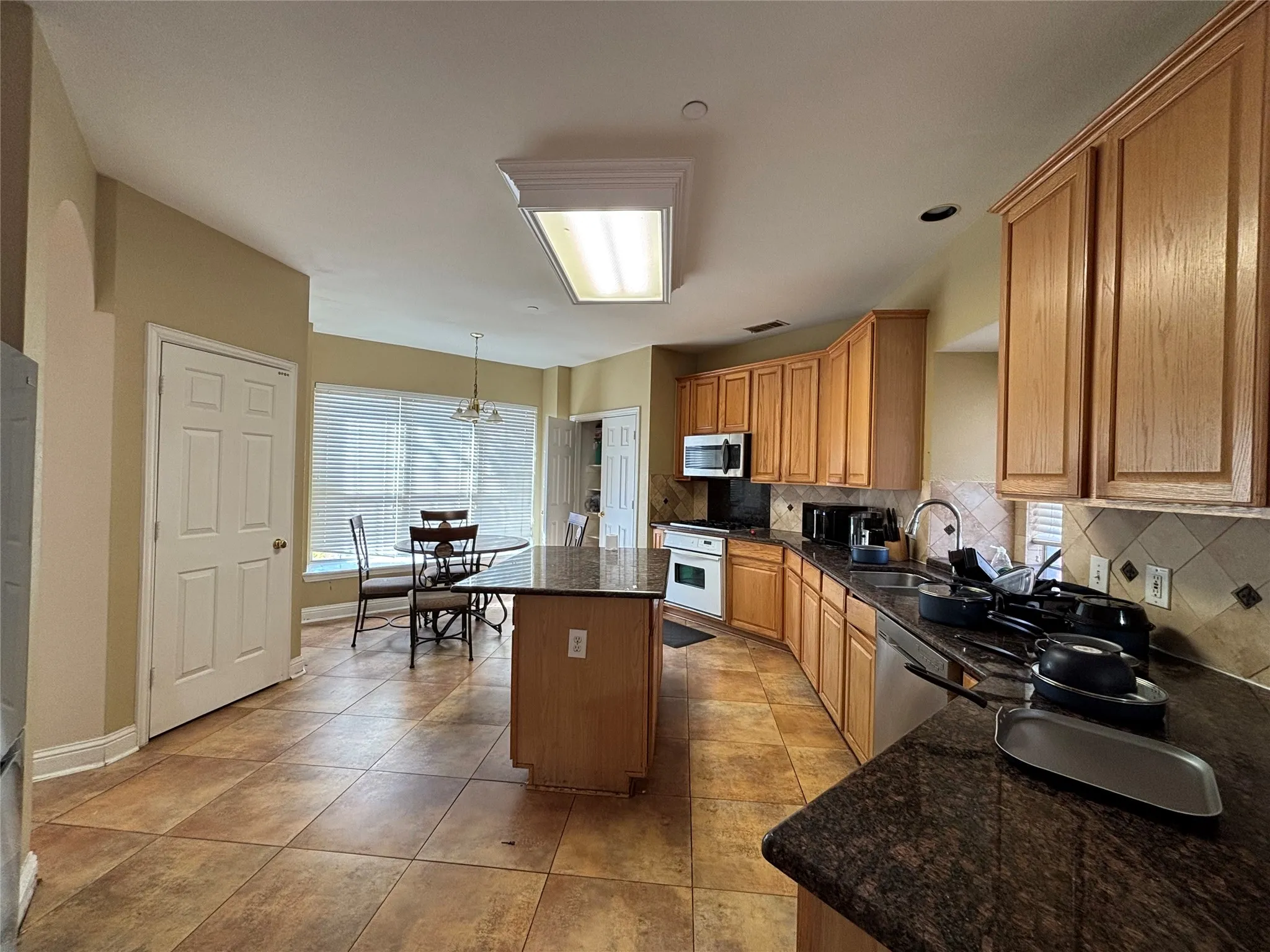 Single Family Residence For Rent in Dallas County , 462 Richmond Street, Irving, Texas 75063, 4 Bedroom, 3 Bathroom, 2 Garage spaces, 3,024 Sqft, built in 2000, mls#21381484, Real Estate Agent in Irving, Homes For Rent in Dallas county, Homes For Rent in Irving, Realtor in Irving Texas, Real Estate Brokerage Independent Realty Texas, Luminita Cordes Realtor