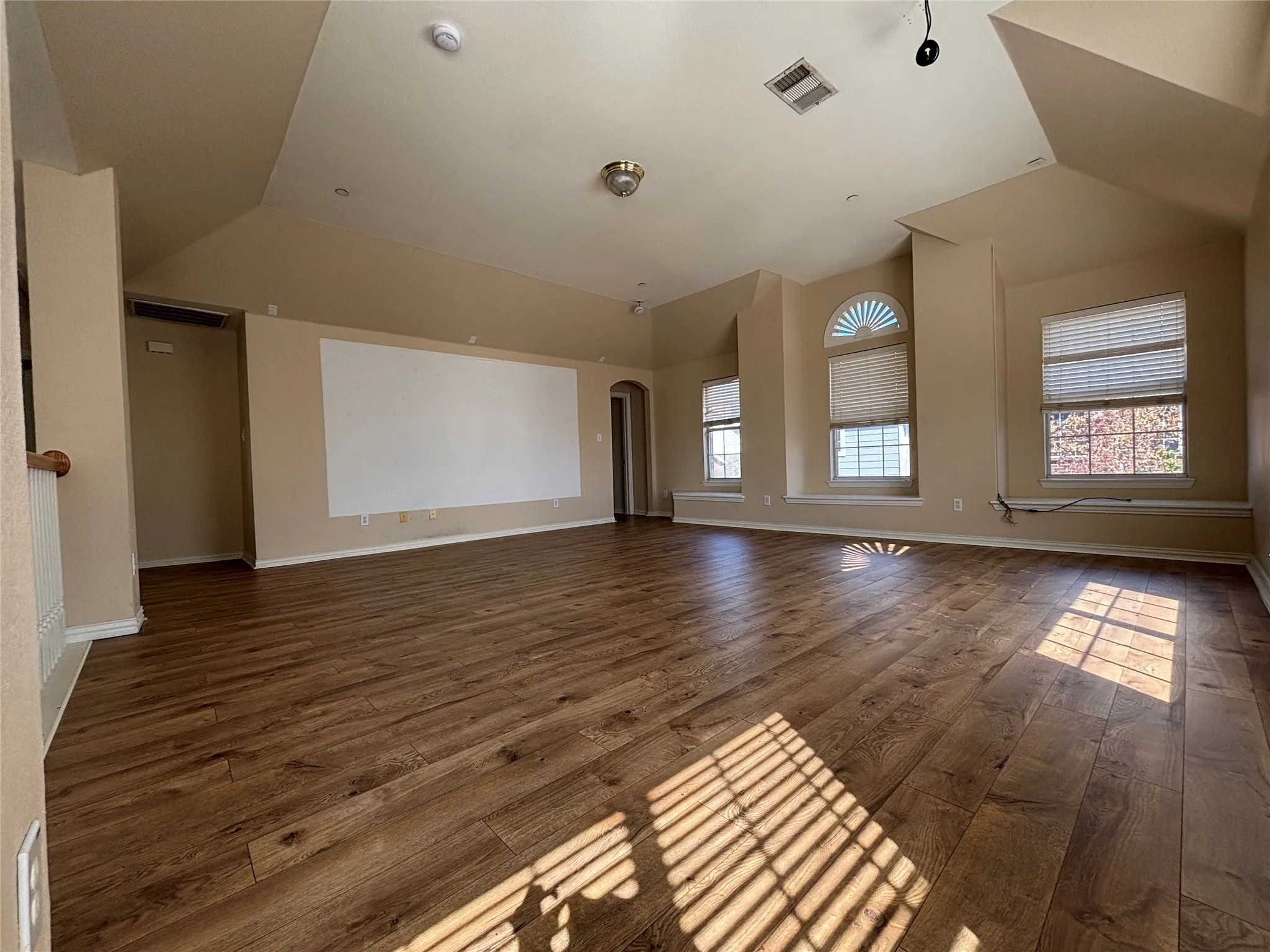 Single Family Residence For Rent in Dallas County , 462 Richmond Street, Irving, Texas 75063, 4 Bedroom, 3 Bathroom, 2 Garage spaces, 3,024 Sqft, built in 2000, mls#21381484, Real Estate Agent in Irving, Homes For Rent in Dallas county, Homes For Rent in Irving, Realtor in Irving Texas, Real Estate Brokerage Independent Realty Texas, Luminita Cordes Realtor