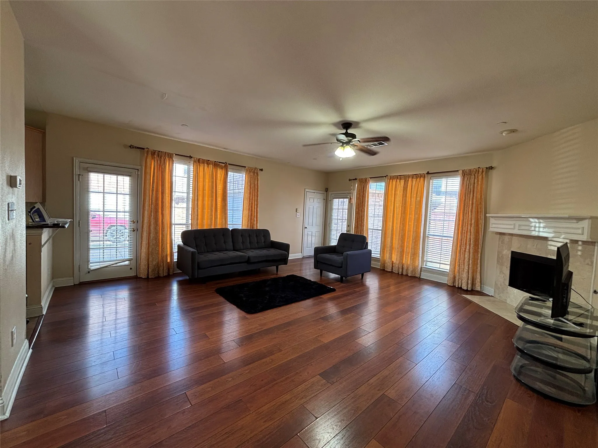 Single Family Residence For Rent in Dallas County , 462 Richmond Street, Irving, Texas 75063, 4 Bedroom, 3 Bathroom, 2 Garage spaces, 3,024 Sqft, built in 2000, mls#21381484, Real Estate Agent in Irving, Homes For Rent in Dallas county, Homes For Rent in Irving, Realtor in Irving Texas, Real Estate Brokerage Independent Realty Texas, Luminita Cordes Realtor
