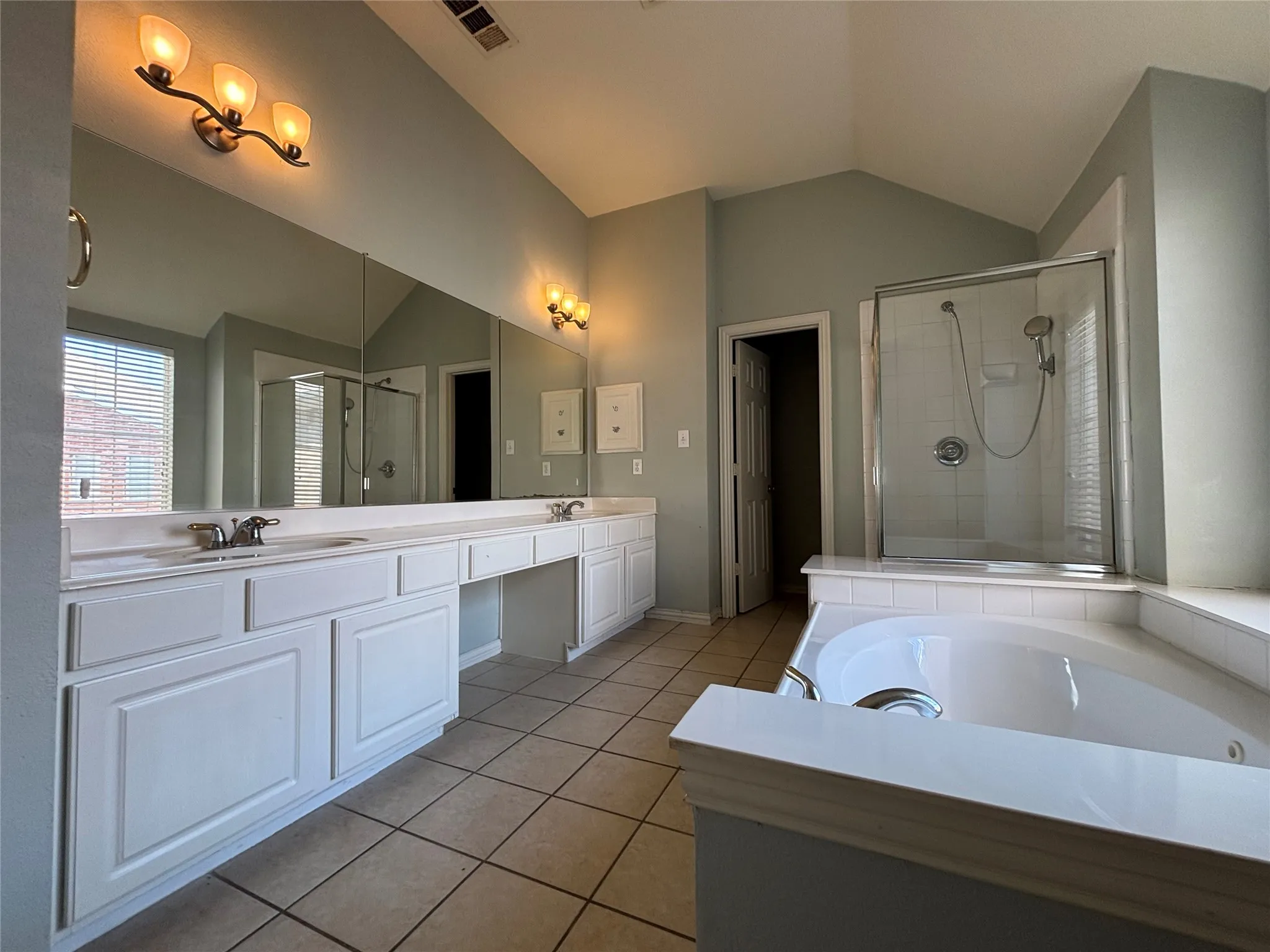 Single Family Residence For Rent in Dallas County , 462 Richmond Street, Irving, Texas 75063, 4 Bedroom, 3 Bathroom, 2 Garage spaces, 3,024 Sqft, built in 2000, mls#21381484, Real Estate Agent in Irving, Homes For Rent in Dallas county, Homes For Rent in Irving, Realtor in Irving Texas, Real Estate Brokerage Independent Realty Texas, Luminita Cordes Realtor