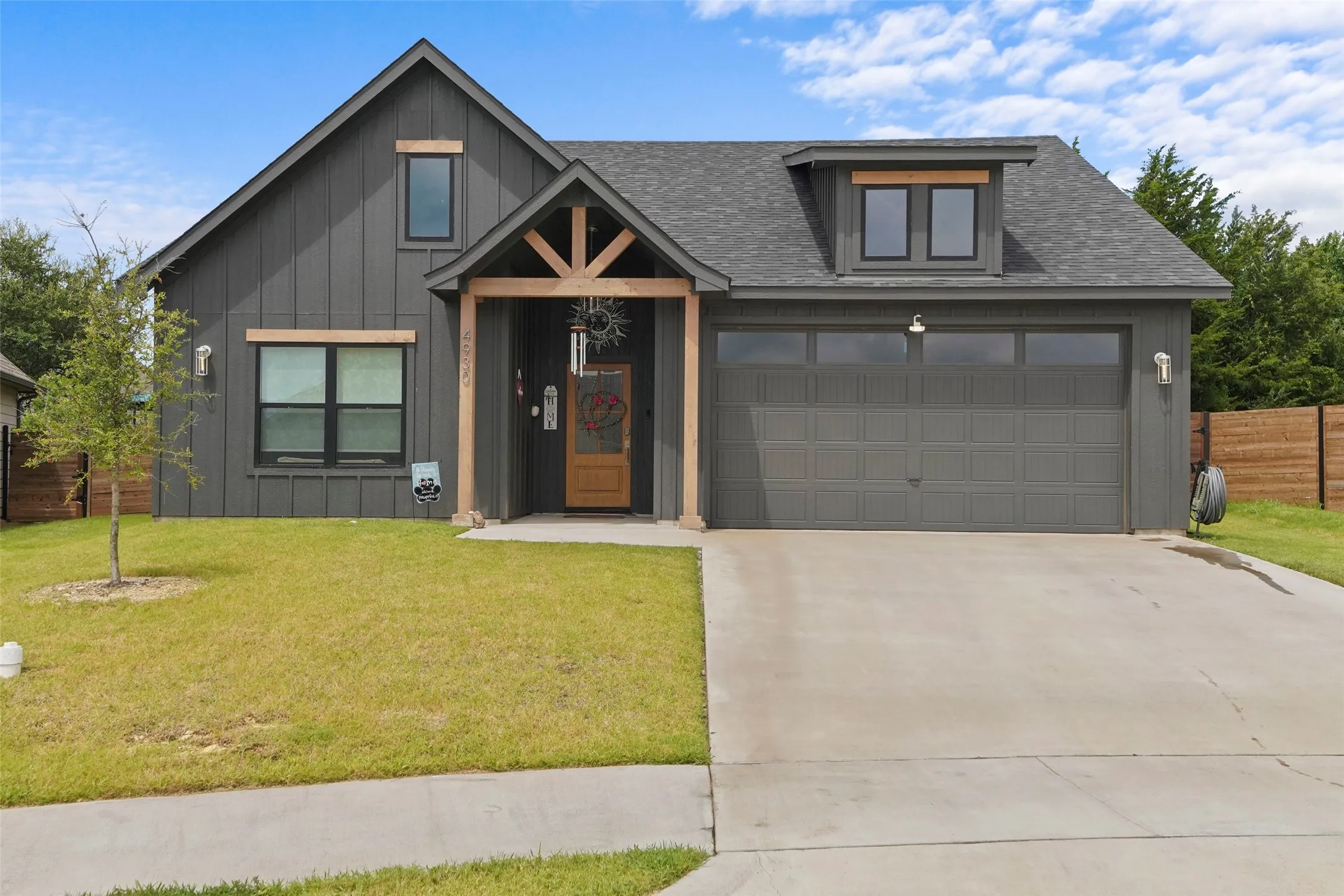Single Family Residence For Rent in Grayson County , 4930 Dry Creek Road, Sherman, Texas 75092, 3 Bedroom, 2 Bathroom, 2 Garage spaces, 1,417 Sqft, built in 2024, mls#21381487, Real Estate Agent in Sherman, Homes For Rent in Grayson county, Homes For Rent in Sherman, Realtor in Sherman Texas, Real Estate Brokerage Independent Realty Texas, Luminita Cordes Realtor