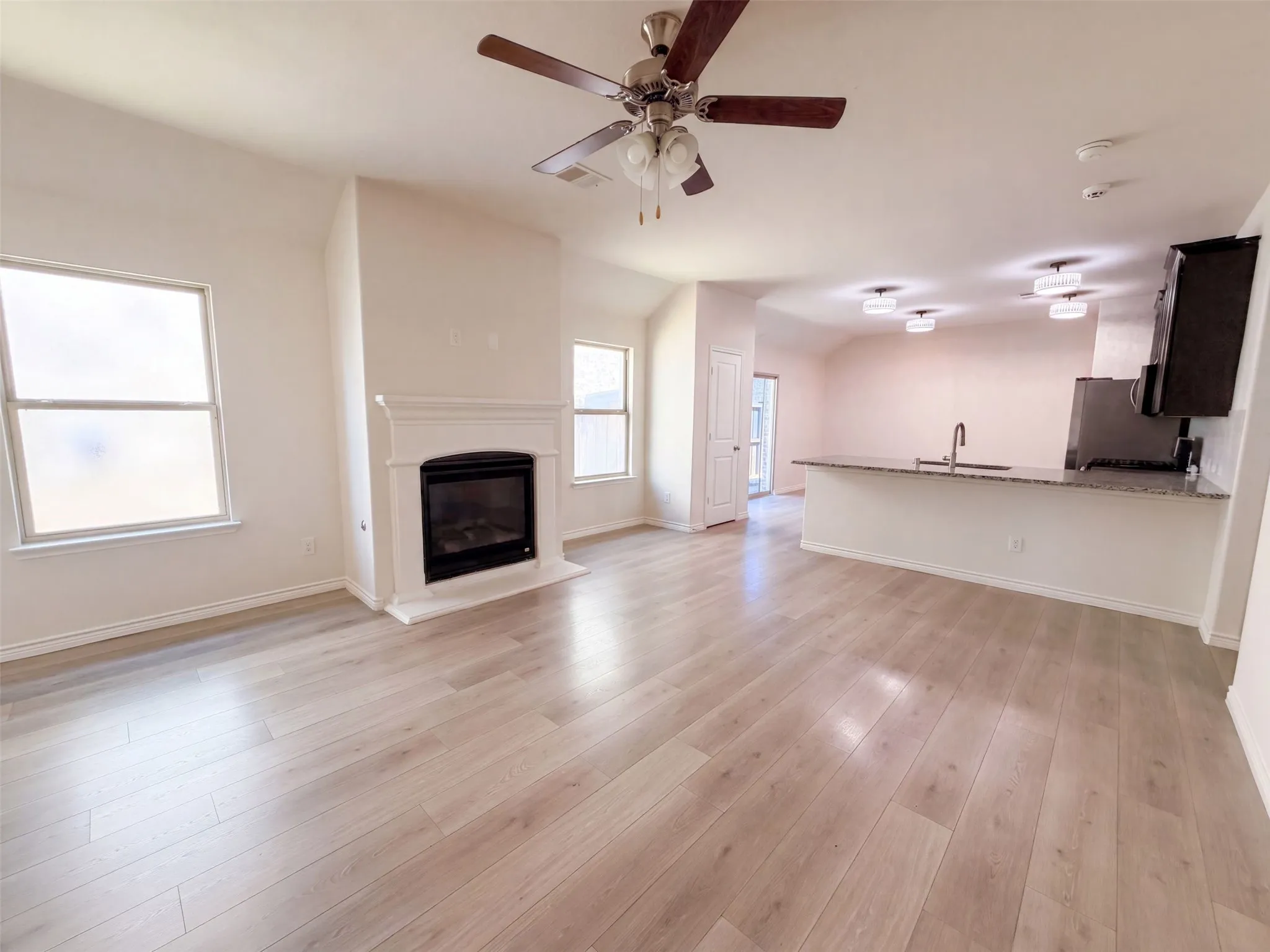 Single Family Residence For Sale in Kaufman County , 5558 Yarborough Drive, Forney, Texas 75126, 3 Bedroom, 2 Bathroom, 2 Garage spaces, 1,471 Sqft, built in 2020, mls#21381489, Real Estate Agent in Forney, Homes For Sale in Kaufman county, Homes For Sale in Forney, Realtor in Forney Texas, Real Estate Brokerage Independent Realty Texas, Luminita Cordes Realtor