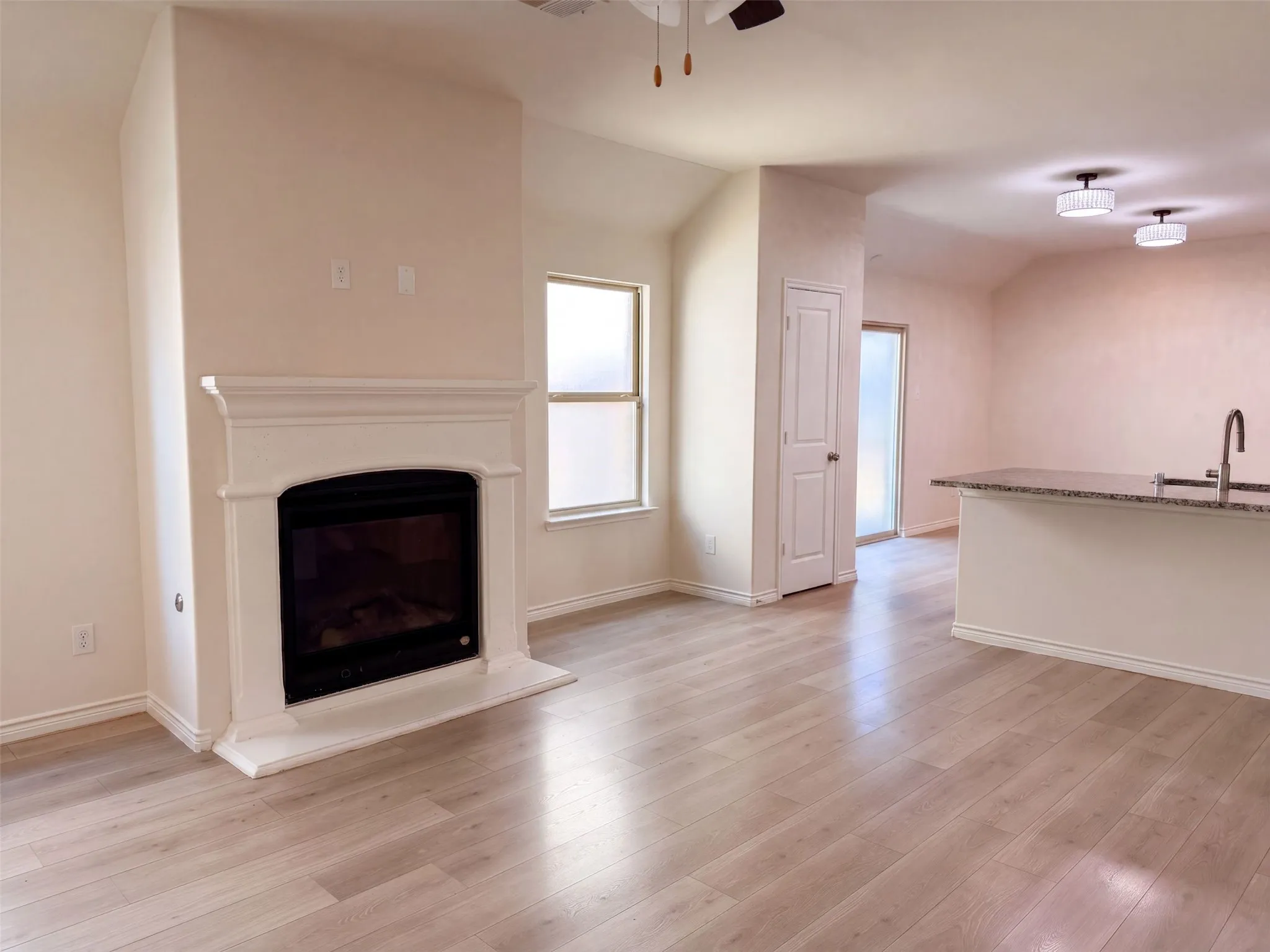 Single Family Residence For Sale in Kaufman County , 5558 Yarborough Drive, Forney, Texas 75126, 3 Bedroom, 2 Bathroom, 2 Garage spaces, 1,471 Sqft, built in 2020, mls#21381489, Real Estate Agent in Forney, Homes For Sale in Kaufman county, Homes For Sale in Forney, Realtor in Forney Texas, Real Estate Brokerage Independent Realty Texas, Luminita Cordes Realtor