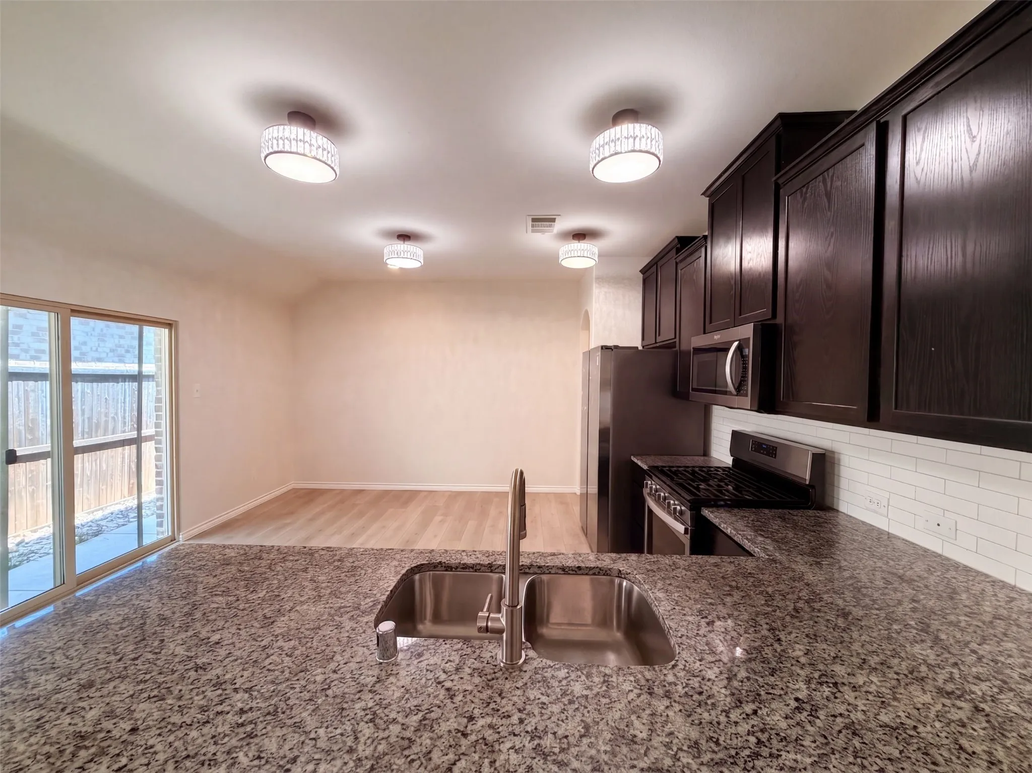 Single Family Residence For Sale in Kaufman County , 5558 Yarborough Drive, Forney, Texas 75126, 3 Bedroom, 2 Bathroom, 2 Garage spaces, 1,471 Sqft, built in 2020, mls#21381489, Real Estate Agent in Forney, Homes For Sale in Kaufman county, Homes For Sale in Forney, Realtor in Forney Texas, Real Estate Brokerage Independent Realty Texas, Luminita Cordes Realtor