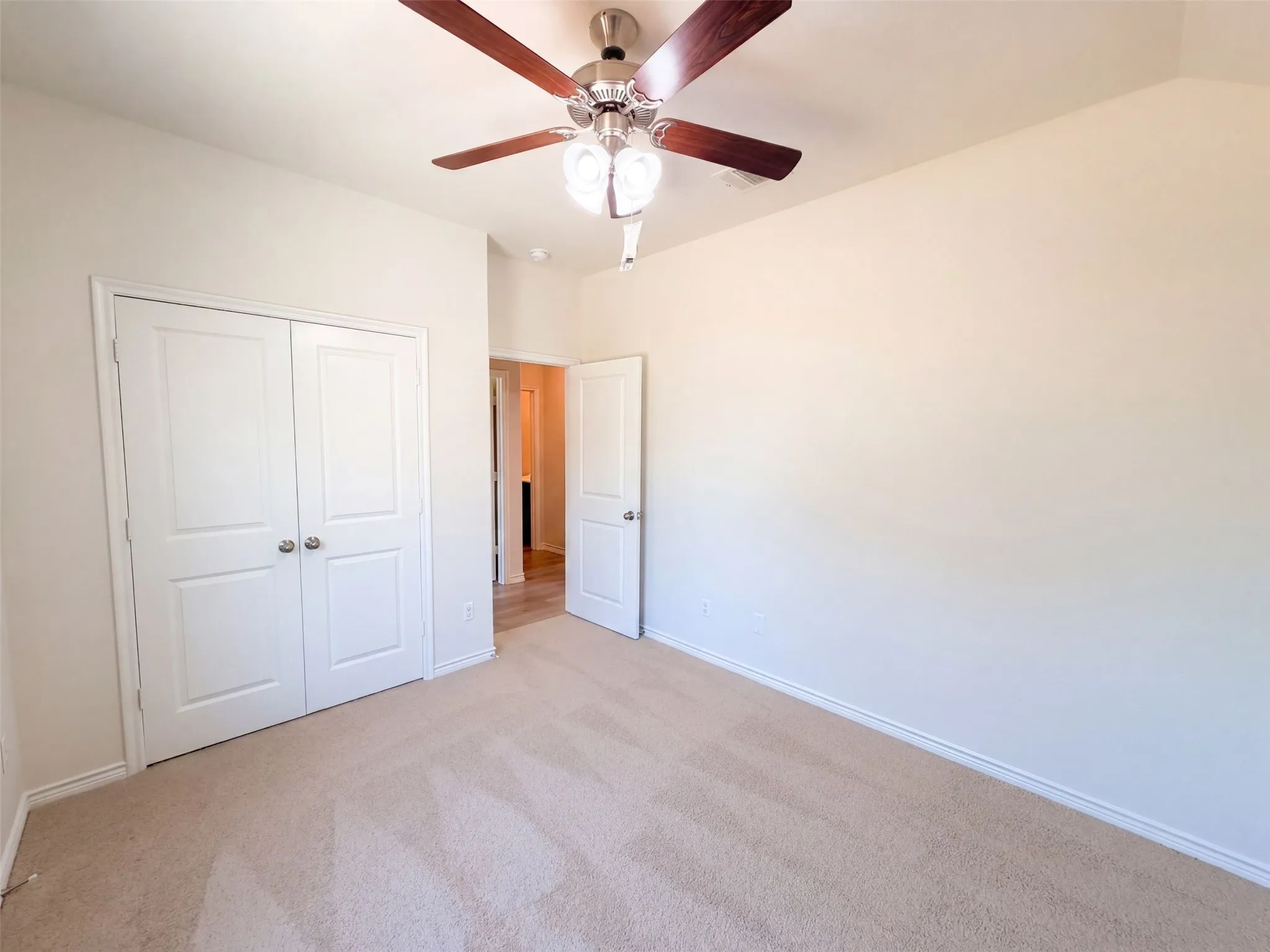 Single Family Residence For Sale in Kaufman County , 5558 Yarborough Drive, Forney, Texas 75126, 3 Bedroom, 2 Bathroom, 2 Garage spaces, 1,471 Sqft, built in 2020, mls#21381489, Real Estate Agent in Forney, Homes For Sale in Kaufman county, Homes For Sale in Forney, Realtor in Forney Texas, Real Estate Brokerage Independent Realty Texas, Luminita Cordes Realtor