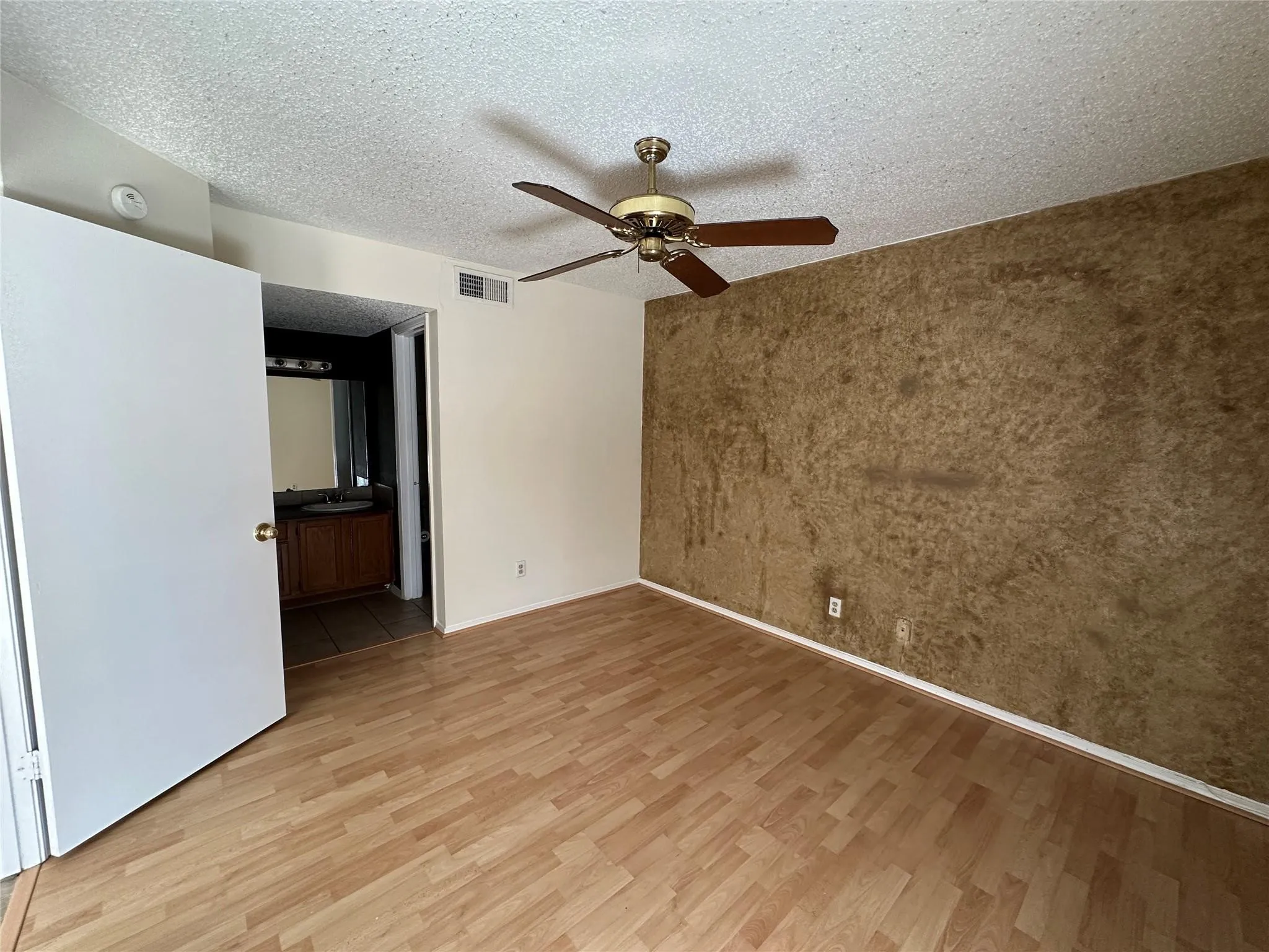 Condominium For Rent in Collin County , 18333 Roehampton Drive 223, Dallas, Texas 75252, 1 Bedroom, 1 Bathroom, Garage spaces, 600 Sqft, built in 1985, mls#21381477, Real Estate Agent in Dallas, Homes For Rent in Collin county, Homes For Rent in Dallas, Realtor in Dallas Texas, Real Estate Brokerage Independent Realty Texas, Luminita Cordes Realtor