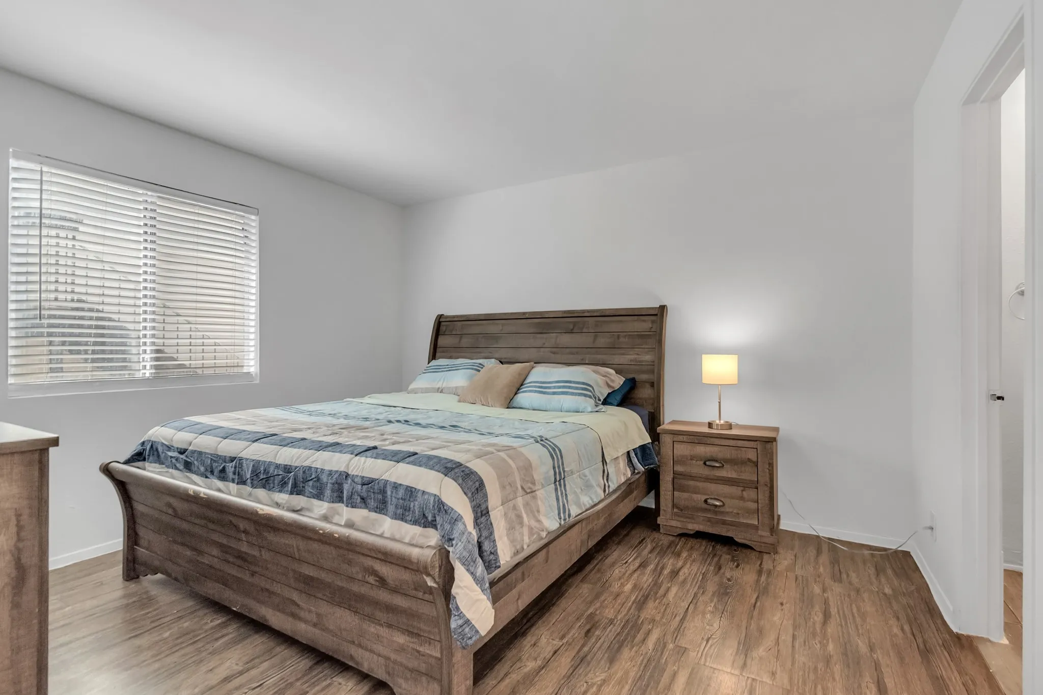 Condominium For Sale in Dallas County , 7431 Holly Hill Drive 215, Dallas, Texas 75231, 1 Bedroom, 1 Bathroom, Garage spaces, 628 Sqft, built in 1979, mls#21358995, Real Estate Agent in Dallas, Homes For Sale in Dallas county, Homes For Sale in Dallas, Realtor in Dallas Texas, Real Estate Brokerage Independent Realty Texas, Luminita Cordes Realtor