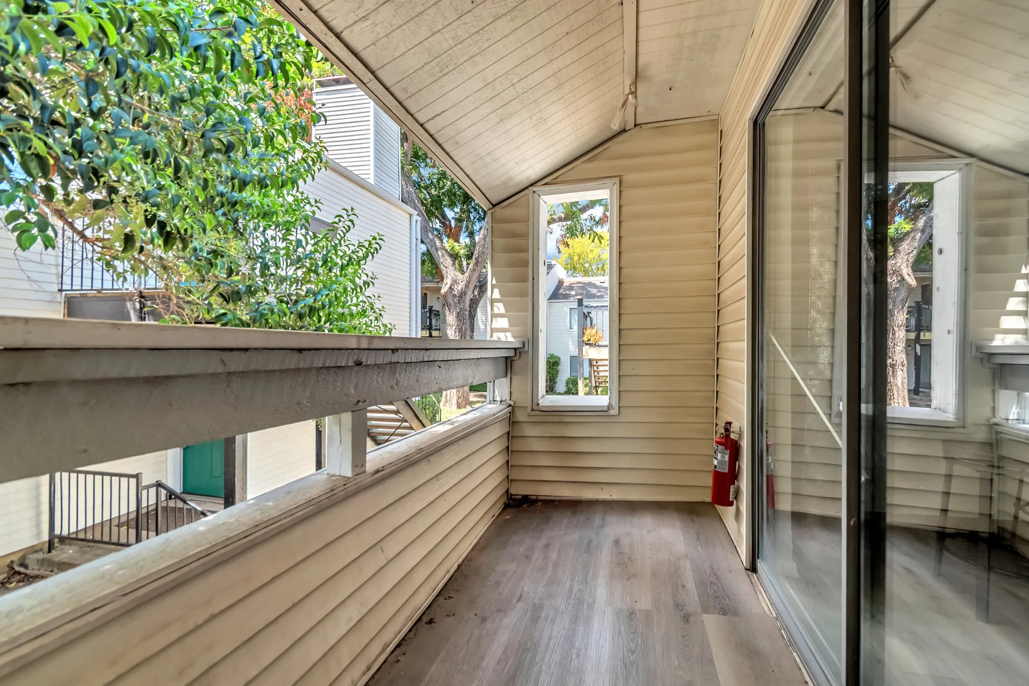 Condominium For Sale in Dallas County , 7431 Holly Hill Drive 215, Dallas, Texas 75231, 1 Bedroom, 1 Bathroom, Garage spaces, 628 Sqft, built in 1979, mls#21358995, Real Estate Agent in Dallas, Homes For Sale in Dallas county, Homes For Sale in Dallas, Realtor in Dallas Texas, Real Estate Brokerage Independent Realty Texas, Luminita Cordes Realtor