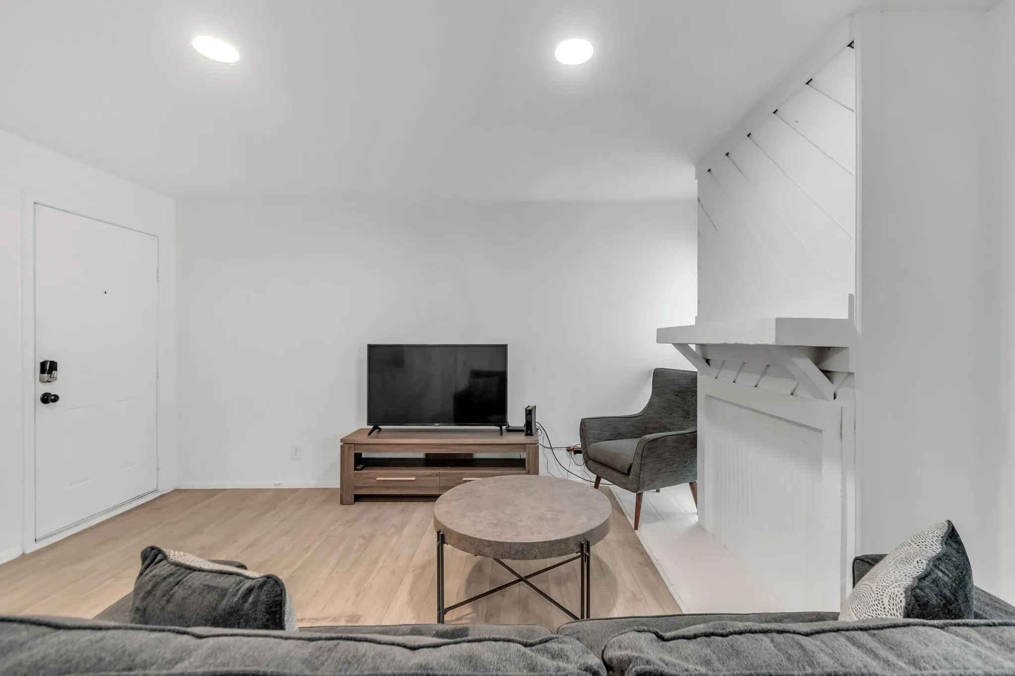 Condominium For Sale in Dallas County , 7431 Holly Hill Drive 215, Dallas, Texas 75231, 1 Bedroom, 1 Bathroom, Garage spaces, 628 Sqft, built in 1979, mls#21358995, Real Estate Agent in Dallas, Homes For Sale in Dallas county, Homes For Sale in Dallas, Realtor in Dallas Texas, Real Estate Brokerage Independent Realty Texas, Luminita Cordes Realtor