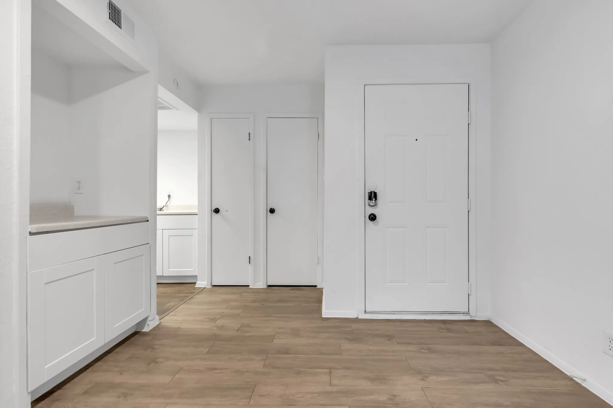 Condominium For Sale in Dallas County , 7431 Holly Hill Drive 215, Dallas, Texas 75231, 1 Bedroom, 1 Bathroom, Garage spaces, 628 Sqft, built in 1979, mls#21358995, Real Estate Agent in Dallas, Homes For Sale in Dallas county, Homes For Sale in Dallas, Realtor in Dallas Texas, Real Estate Brokerage Independent Realty Texas, Luminita Cordes Realtor