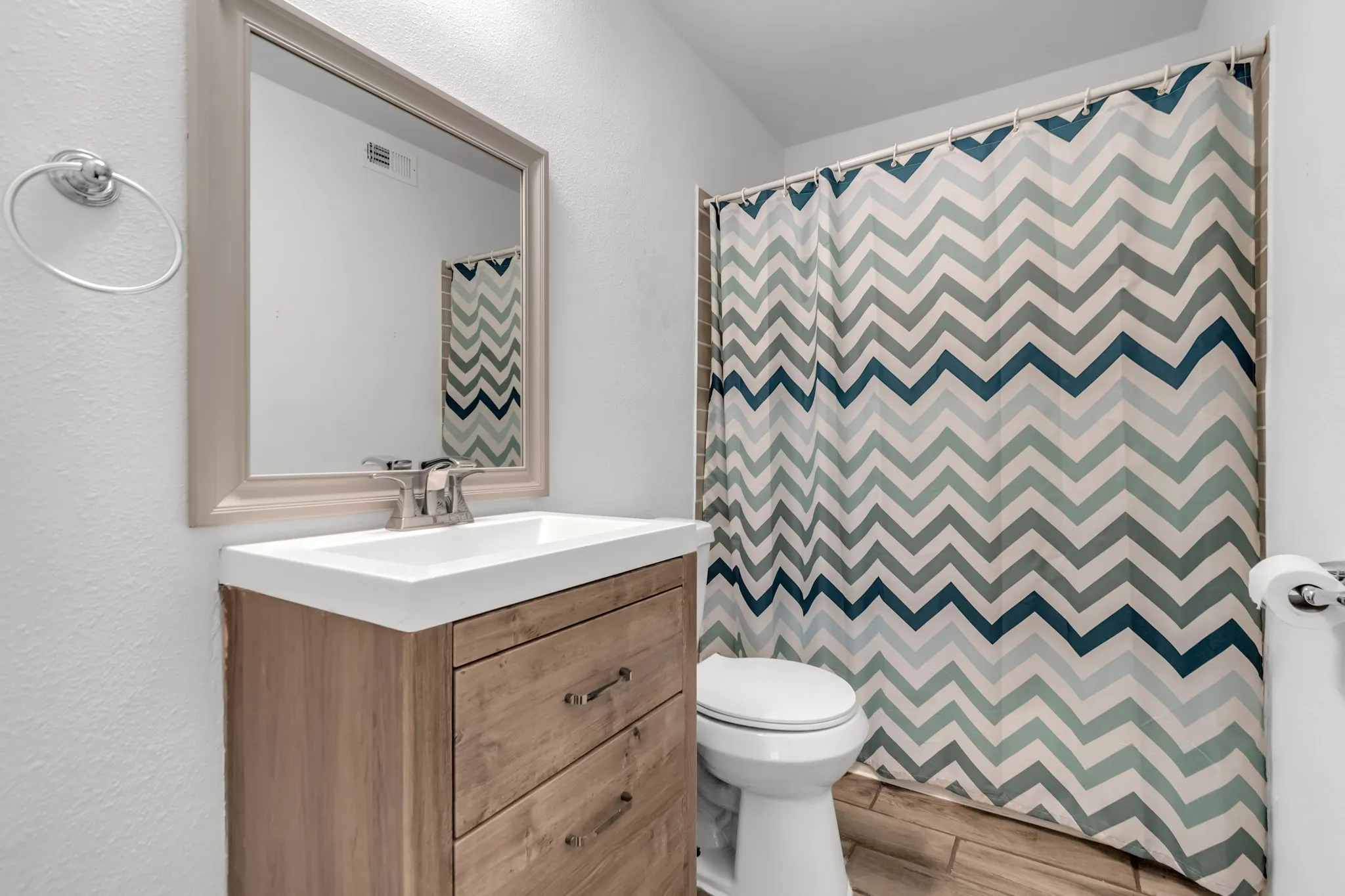 Condominium For Sale in Dallas County , 7431 Holly Hill Drive 215, Dallas, Texas 75231, 1 Bedroom, 1 Bathroom, Garage spaces, 628 Sqft, built in 1979, mls#21358995, Real Estate Agent in Dallas, Homes For Sale in Dallas county, Homes For Sale in Dallas, Realtor in Dallas Texas, Real Estate Brokerage Independent Realty Texas, Luminita Cordes Realtor