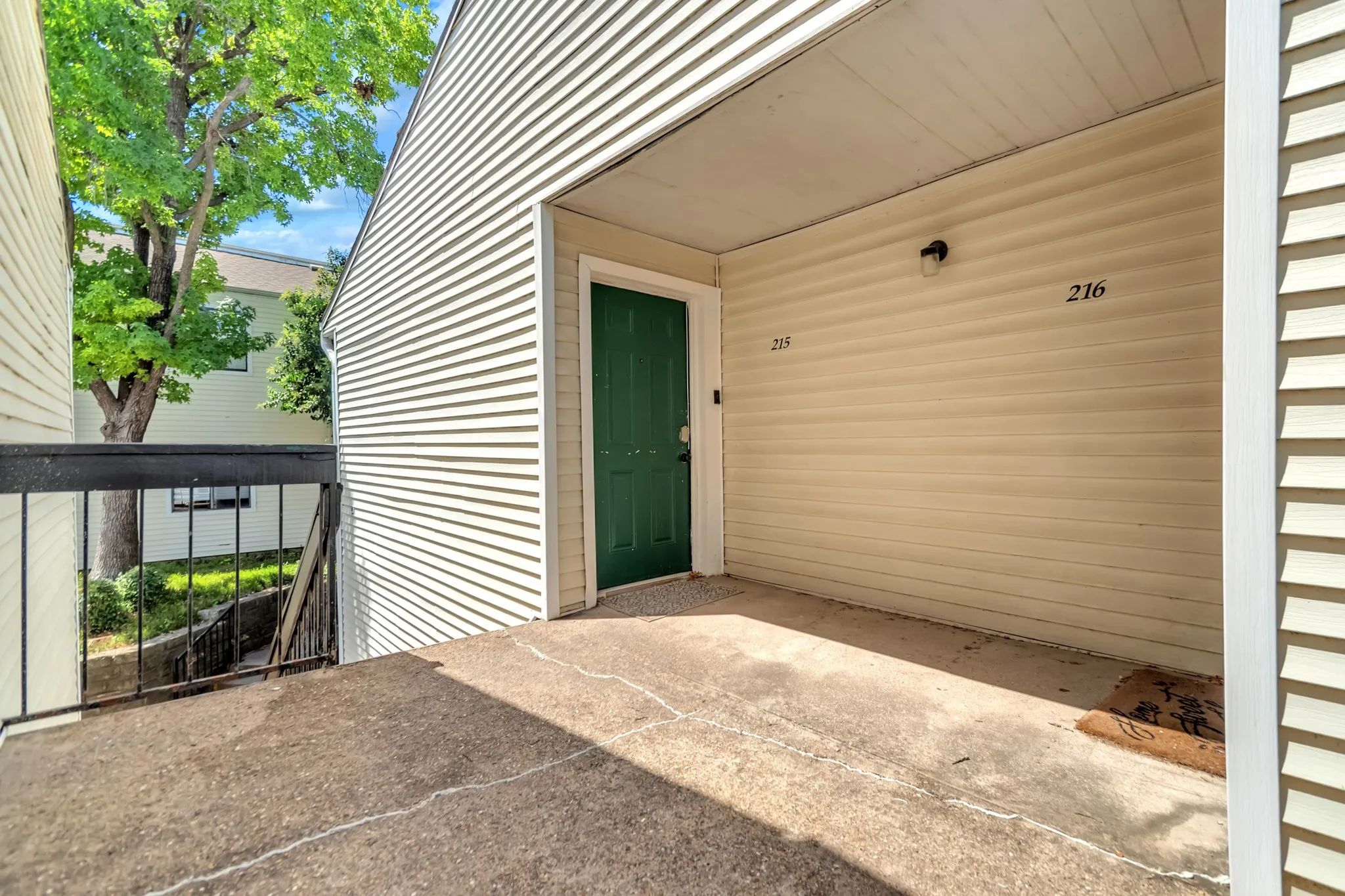 Condominium For Sale in Dallas County , 7431 Holly Hill Drive 215, Dallas, Texas 75231, 1 Bedroom, 1 Bathroom, Garage spaces, 628 Sqft, built in 1979, mls#21358995, Real Estate Agent in Dallas, Homes For Sale in Dallas county, Homes For Sale in Dallas, Realtor in Dallas Texas, Real Estate Brokerage Independent Realty Texas, Luminita Cordes Realtor