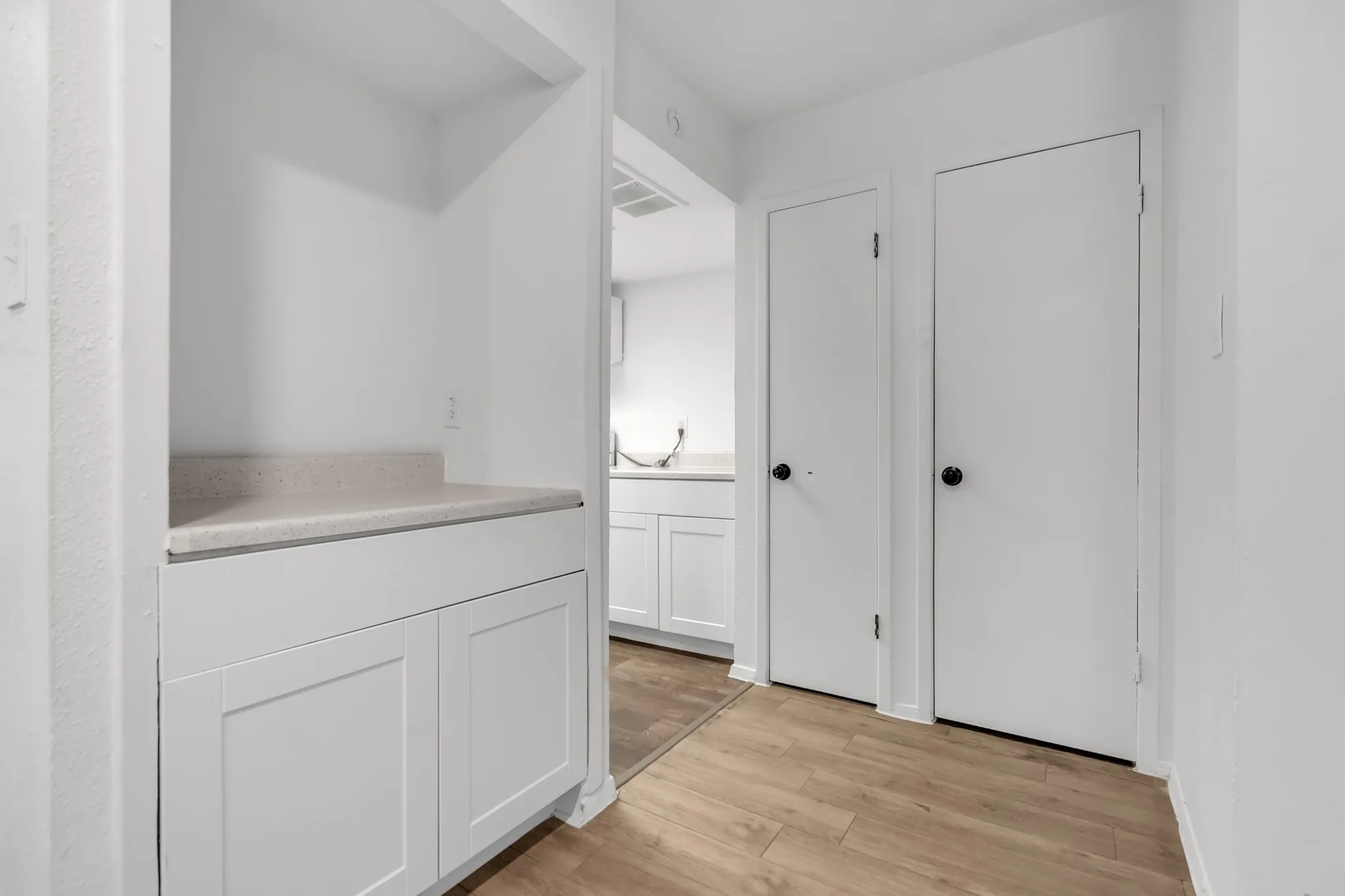 Condominium For Sale in Dallas County , 7431 Holly Hill Drive 215, Dallas, Texas 75231, 1 Bedroom, 1 Bathroom, Garage spaces, 628 Sqft, built in 1979, mls#21358995, Real Estate Agent in Dallas, Homes For Sale in Dallas county, Homes For Sale in Dallas, Realtor in Dallas Texas, Real Estate Brokerage Independent Realty Texas, Luminita Cordes Realtor