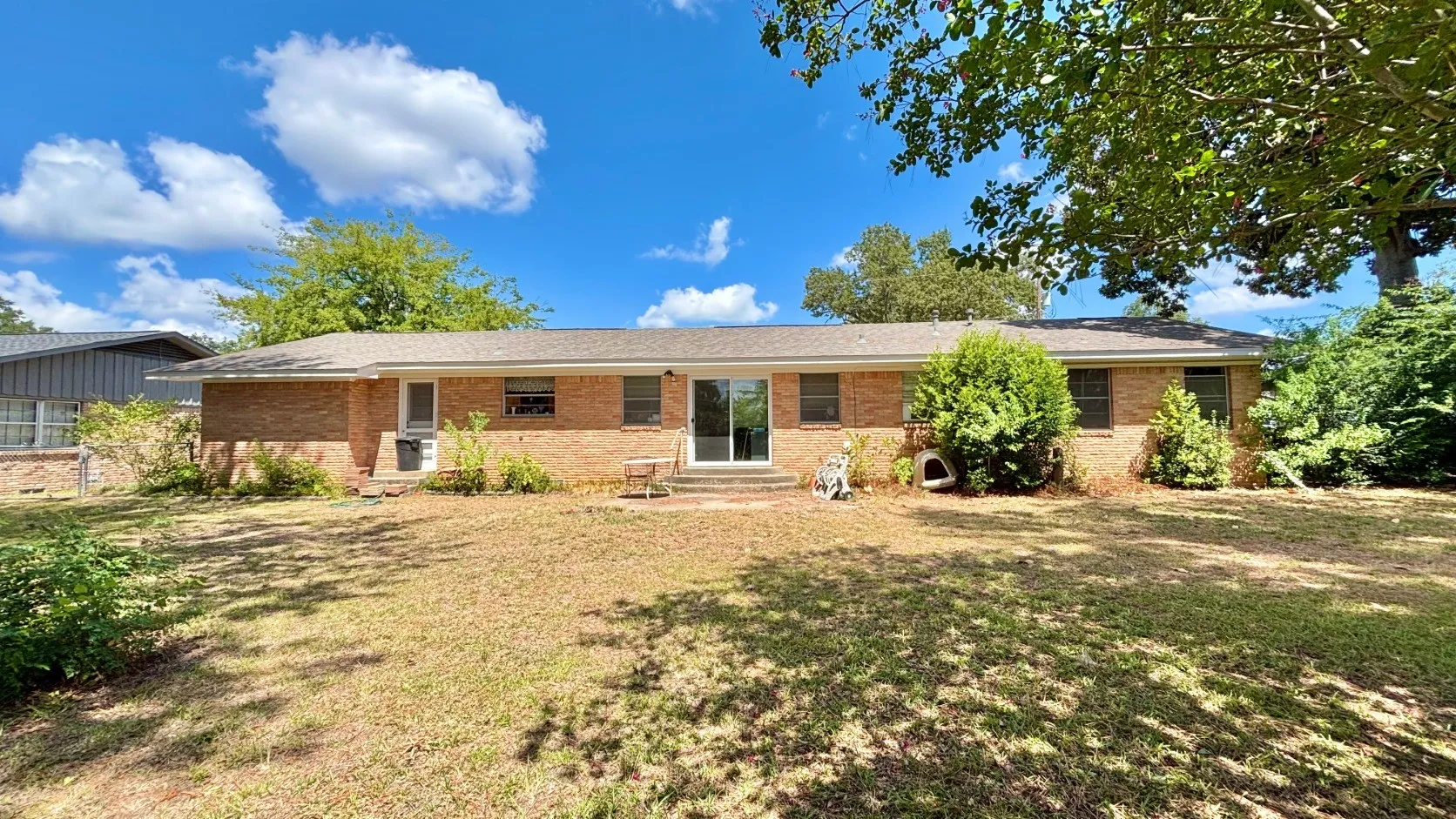 Single Family Residence For Sale in Smith County , 1723 Montrose Drive, Tyler, Texas 75701, 3 Bedroom, 2 Bathroom, Garage spaces, 1,608 Sqft, built in 1963, mls#21381471, Real Estate Agent in Tyler, Homes For Sale in Smith county, Homes For Sale in Tyler, Realtor in Tyler Texas, Real Estate Brokerage Independent Realty Texas, Luminita Cordes Realtor