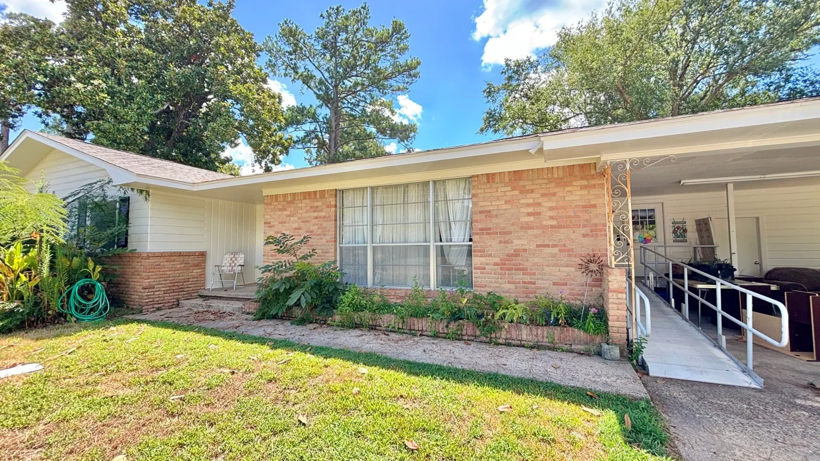 Single Family Residence For Sale in Smith County , 1723 Montrose Drive, Tyler, Texas 75701, 3 Bedroom, 2 Bathroom, Garage spaces, 1,608 Sqft, built in 1963, mls#21381471, Real Estate Agent in Tyler, Homes For Sale in Smith county, Homes For Sale in Tyler, Realtor in Tyler Texas, Real Estate Brokerage Independent Realty Texas, Luminita Cordes Realtor