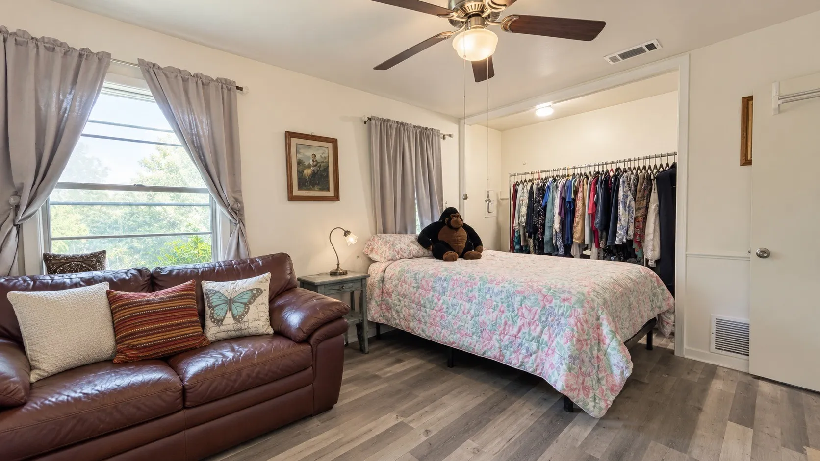 Single Family Residence For Sale in Smith County , 1723 Montrose Drive, Tyler, Texas 75701, 3 Bedroom, 2 Bathroom, Garage spaces, 1,608 Sqft, built in 1963, mls#21381471, Real Estate Agent in Tyler, Homes For Sale in Smith county, Homes For Sale in Tyler, Realtor in Tyler Texas, Real Estate Brokerage Independent Realty Texas, Luminita Cordes Realtor