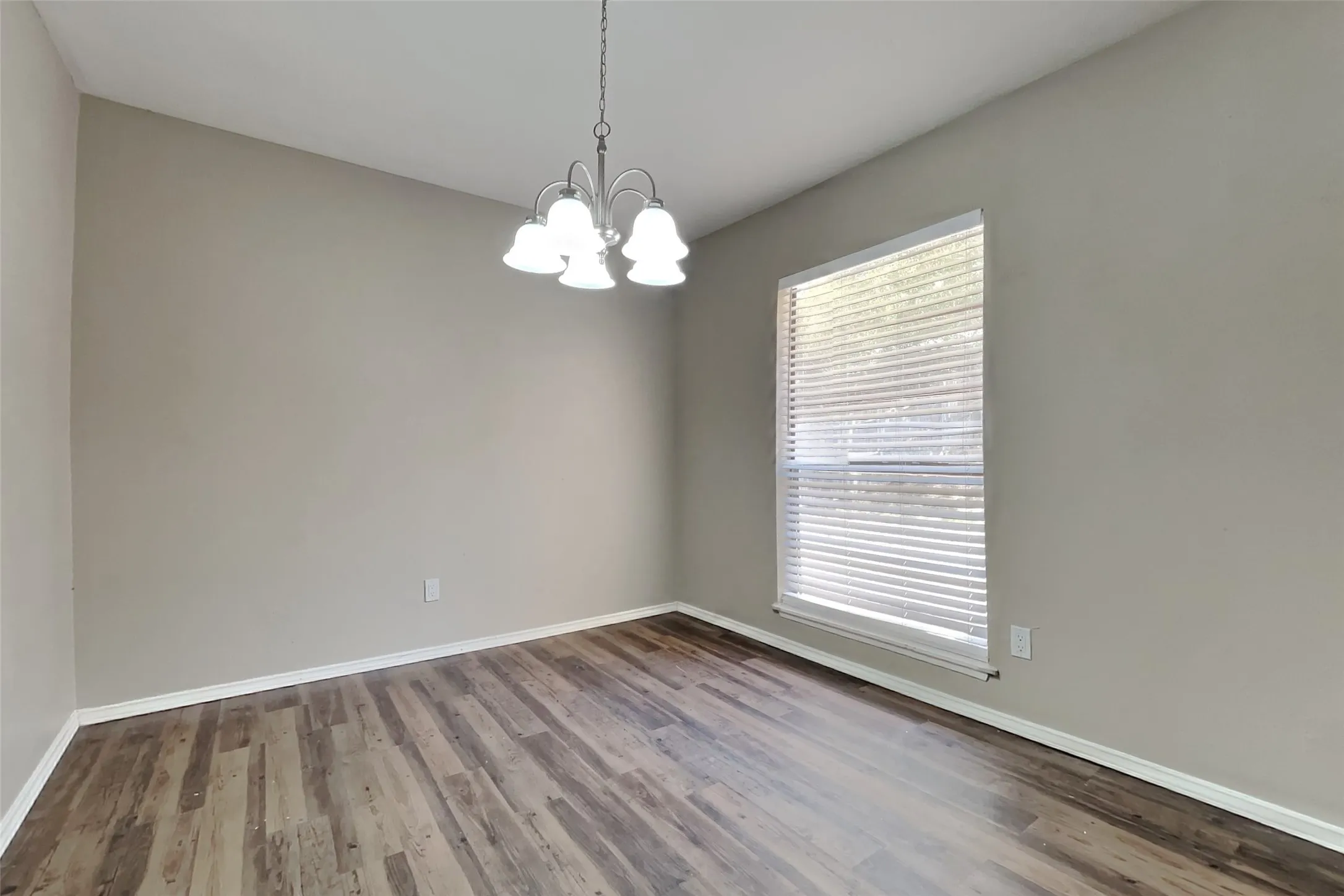 Single Family Residence For Rent in Tarrant County , 4605 Greenfield Drive, Arlington, Texas 76016, 3 Bedroom, 2 Bathroom, 2 Garage spaces, 1,545 Sqft, built in 1979, mls#21381500, Real Estate Agent in Arlington, Homes For Rent in Tarrant county, Homes For Rent in Arlington, Realtor in Arlington Texas, Real Estate Brokerage Independent Realty Texas, Luminita Cordes Realtor