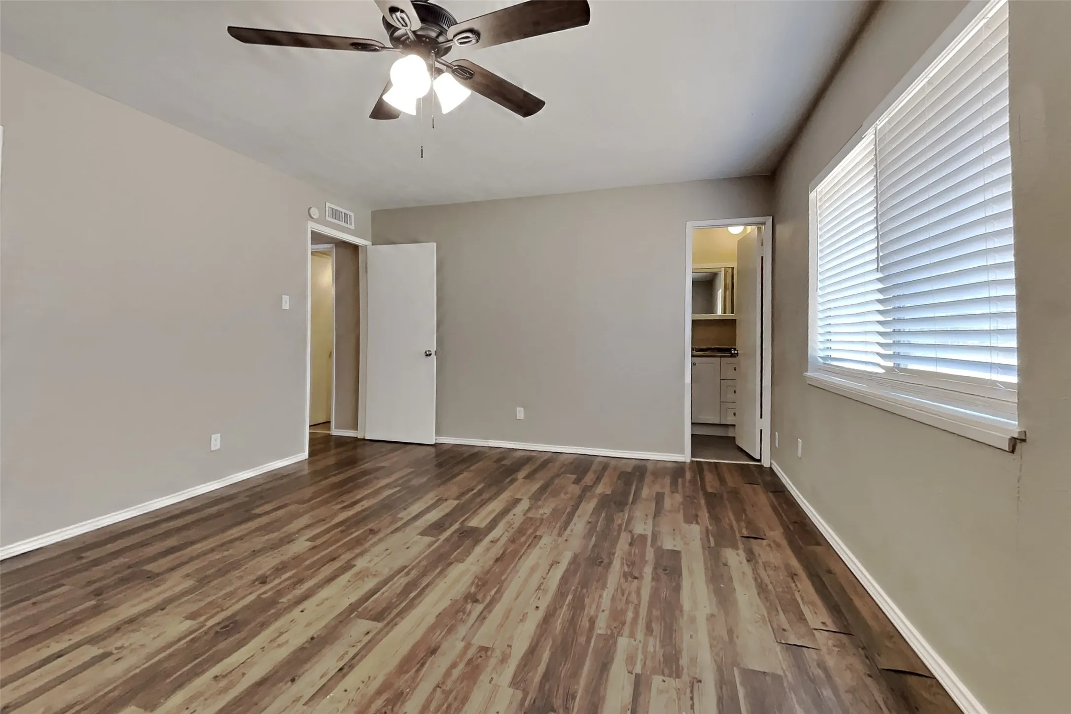 Single Family Residence For Rent in Tarrant County , 4605 Greenfield Drive, Arlington, Texas 76016, 3 Bedroom, 2 Bathroom, 2 Garage spaces, 1,545 Sqft, built in 1979, mls#21381500, Real Estate Agent in Arlington, Homes For Rent in Tarrant county, Homes For Rent in Arlington, Realtor in Arlington Texas, Real Estate Brokerage Independent Realty Texas, Luminita Cordes Realtor