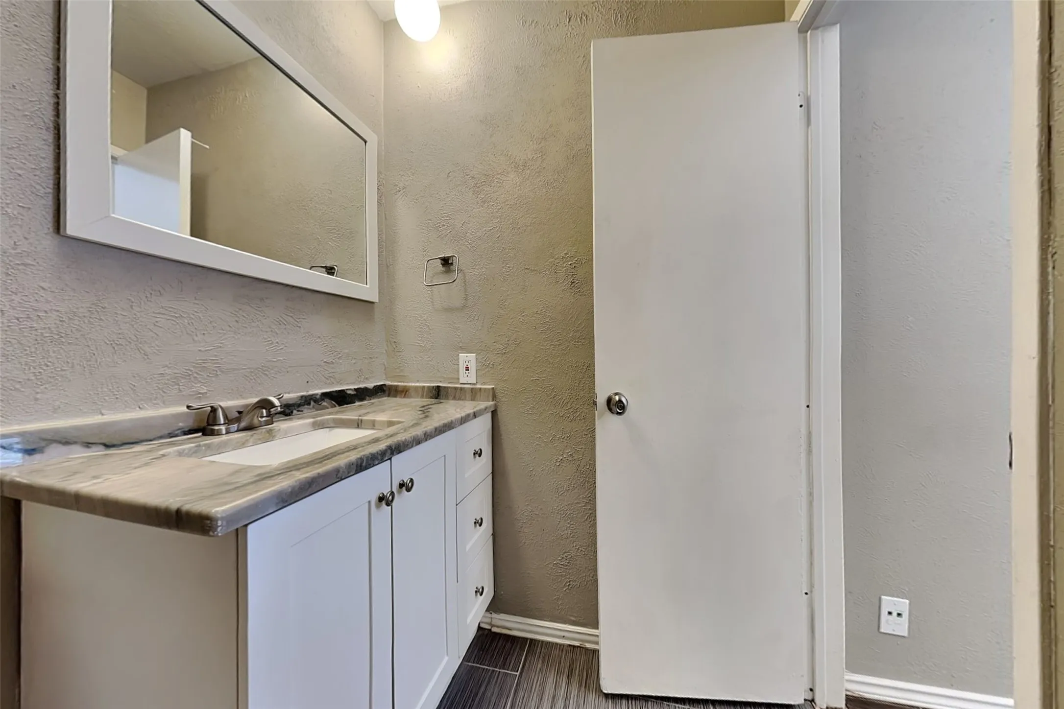 Single Family Residence For Rent in Tarrant County , 4605 Greenfield Drive, Arlington, Texas 76016, 3 Bedroom, 2 Bathroom, 2 Garage spaces, 1,545 Sqft, built in 1979, mls#21381500, Real Estate Agent in Arlington, Homes For Rent in Tarrant county, Homes For Rent in Arlington, Realtor in Arlington Texas, Real Estate Brokerage Independent Realty Texas, Luminita Cordes Realtor