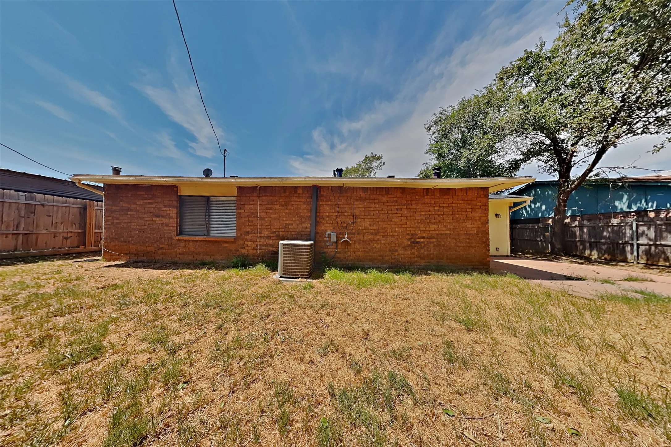 Single Family Residence For Rent in Tarrant County , 4605 Greenfield Drive, Arlington, Texas 76016, 3 Bedroom, 2 Bathroom, 2 Garage spaces, 1,545 Sqft, built in 1979, mls#21381500, Real Estate Agent in Arlington, Homes For Rent in Tarrant county, Homes For Rent in Arlington, Realtor in Arlington Texas, Real Estate Brokerage Independent Realty Texas, Luminita Cordes Realtor