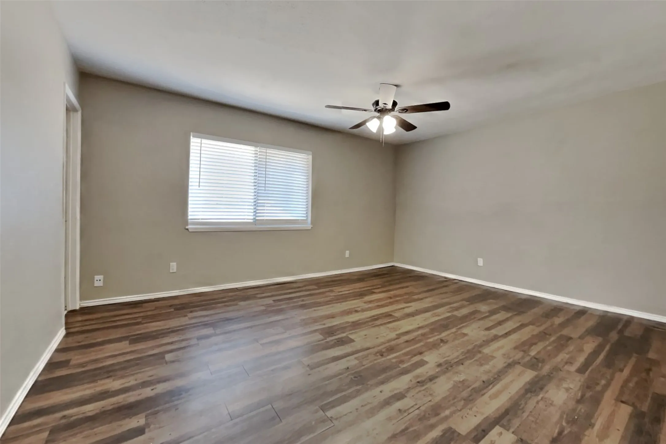Single Family Residence For Rent in Tarrant County , 4605 Greenfield Drive, Arlington, Texas 76016, 3 Bedroom, 2 Bathroom, 2 Garage spaces, 1,545 Sqft, built in 1979, mls#21381500, Real Estate Agent in Arlington, Homes For Rent in Tarrant county, Homes For Rent in Arlington, Realtor in Arlington Texas, Real Estate Brokerage Independent Realty Texas, Luminita Cordes Realtor