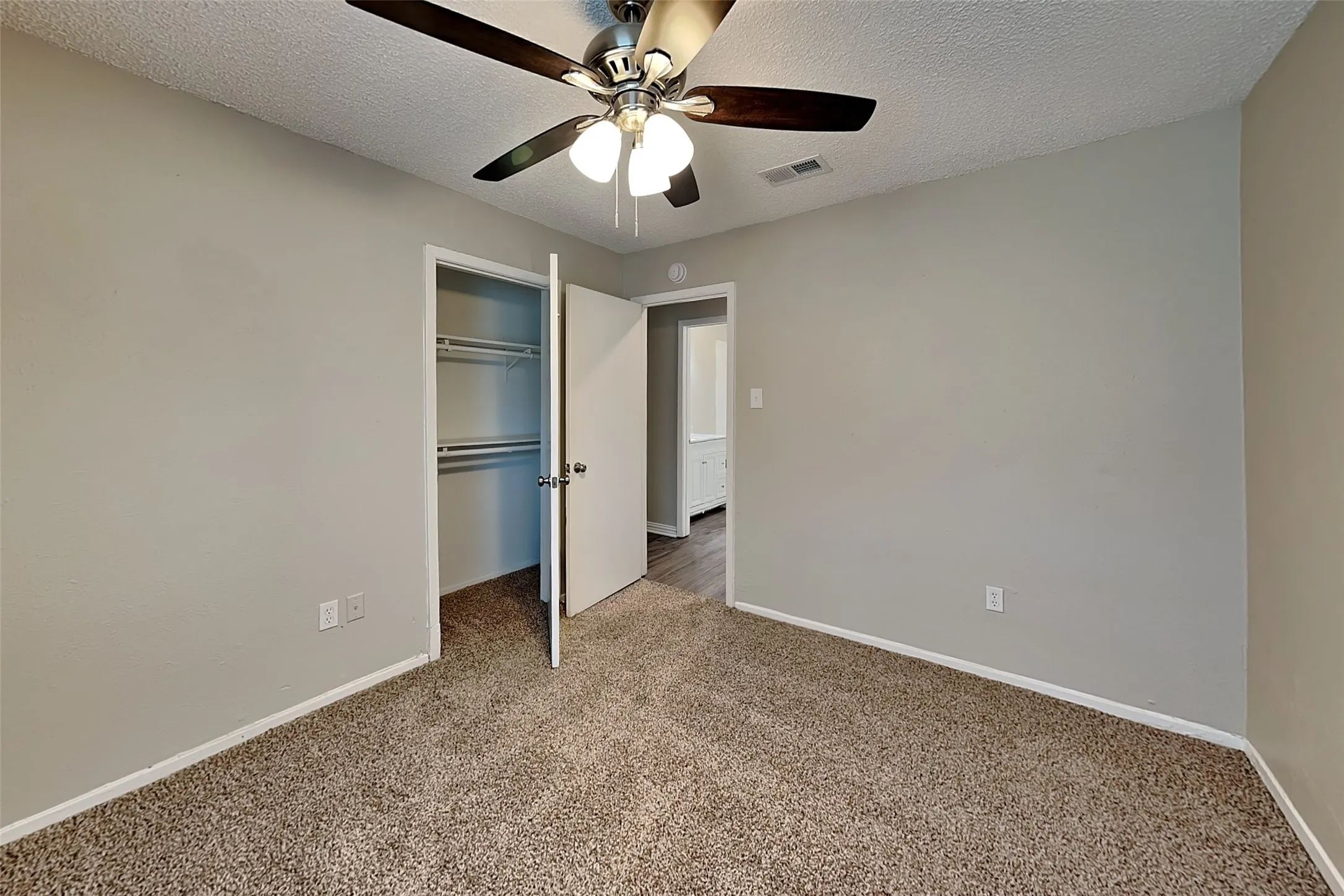 Single Family Residence For Rent in Tarrant County , 6908 Briardale Drive, North Richland Hills, Texas 76182, 3 Bedroom, 2 Bathroom, 2 Garage spaces, 1,606 Sqft, built in 1979, mls#21381508, Real Estate Agent in North Richland Hills, Homes For Rent in Tarrant county, Homes For Rent in North Richland Hills, Realtor in North Richland Hills Texas, Real Estate Brokerage Independent Realty Texas, Luminita Cordes Realtor