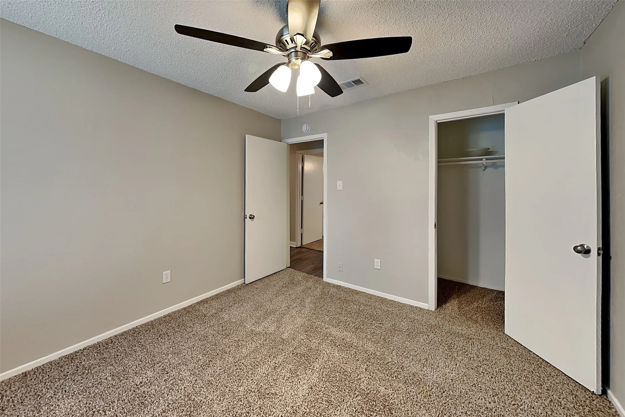 Single Family Residence For Rent in Tarrant County , 6908 Briardale Drive, North Richland Hills, Texas 76182, 3 Bedroom, 2 Bathroom, 2 Garage spaces, 1,606 Sqft, built in 1979, mls#21381508, Real Estate Agent in North Richland Hills, Homes For Rent in Tarrant county, Homes For Rent in North Richland Hills, Realtor in North Richland Hills Texas, Real Estate Brokerage Independent Realty Texas, Luminita Cordes Realtor