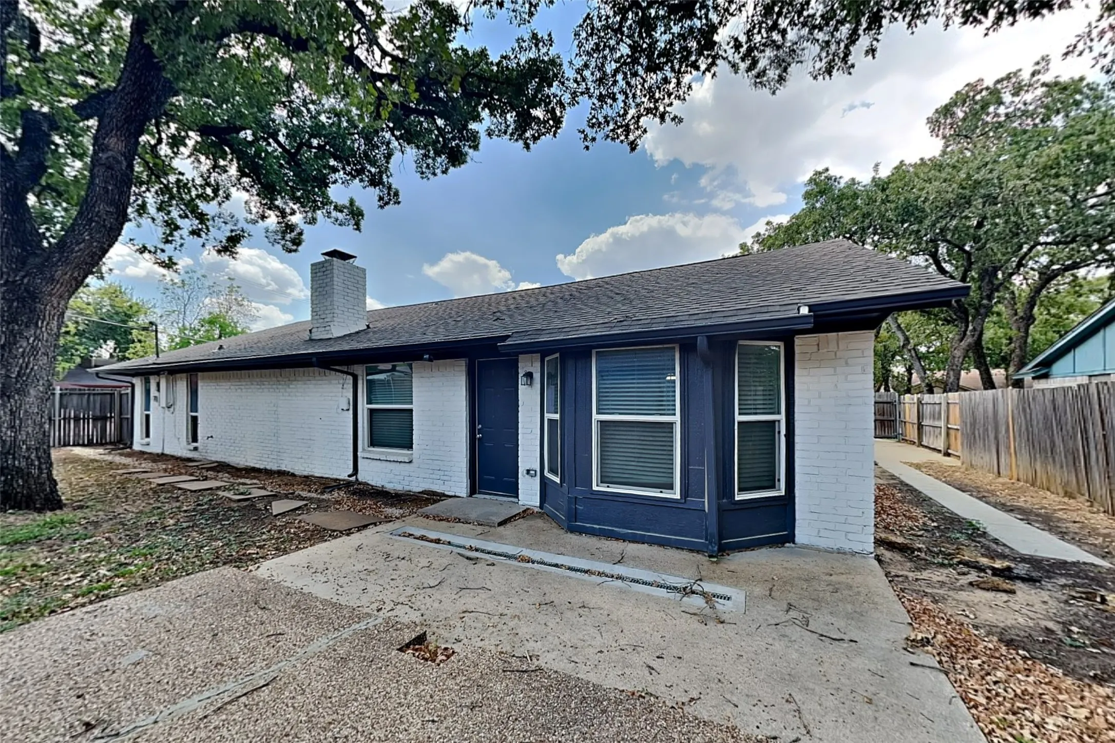 Single Family Residence For Rent in Tarrant County , 6908 Briardale Drive, North Richland Hills, Texas 76182, 3 Bedroom, 2 Bathroom, 2 Garage spaces, 1,606 Sqft, built in 1979, mls#21381508, Real Estate Agent in North Richland Hills, Homes For Rent in Tarrant county, Homes For Rent in North Richland Hills, Realtor in North Richland Hills Texas, Real Estate Brokerage Independent Realty Texas, Luminita Cordes Realtor
