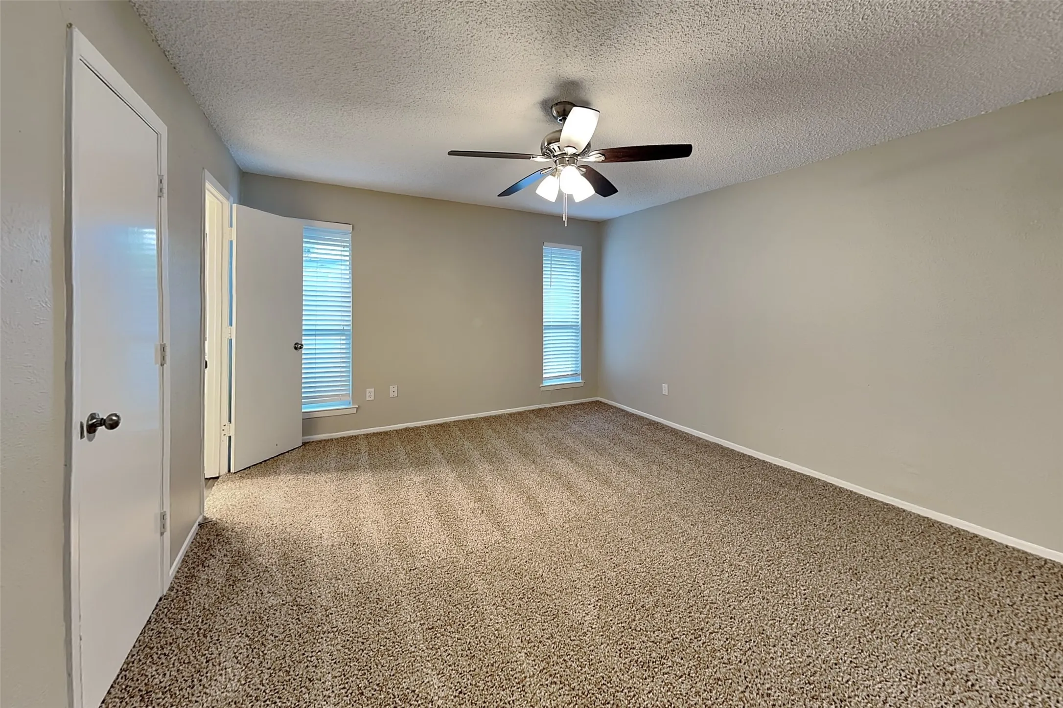 Single Family Residence For Rent in Tarrant County , 6908 Briardale Drive, North Richland Hills, Texas 76182, 3 Bedroom, 2 Bathroom, 2 Garage spaces, 1,606 Sqft, built in 1979, mls#21381508, Real Estate Agent in North Richland Hills, Homes For Rent in Tarrant county, Homes For Rent in North Richland Hills, Realtor in North Richland Hills Texas, Real Estate Brokerage Independent Realty Texas, Luminita Cordes Realtor