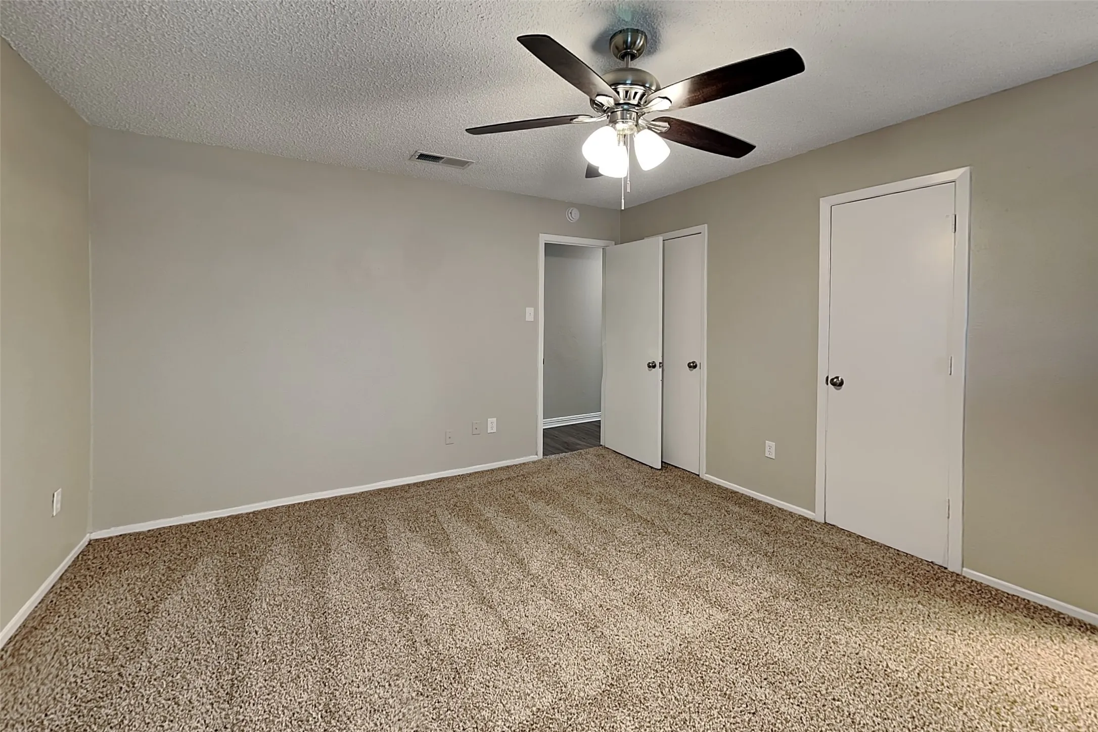 Single Family Residence For Rent in Tarrant County , 6908 Briardale Drive, North Richland Hills, Texas 76182, 3 Bedroom, 2 Bathroom, 2 Garage spaces, 1,606 Sqft, built in 1979, mls#21381508, Real Estate Agent in North Richland Hills, Homes For Rent in Tarrant county, Homes For Rent in North Richland Hills, Realtor in North Richland Hills Texas, Real Estate Brokerage Independent Realty Texas, Luminita Cordes Realtor