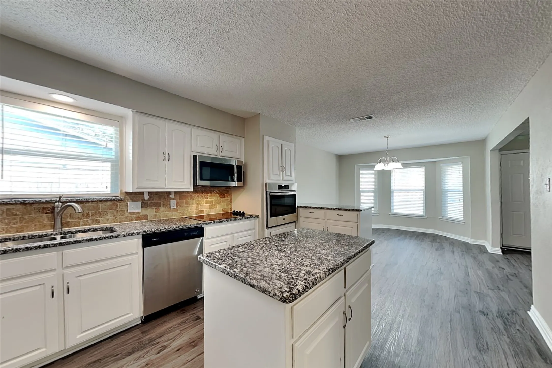 Single Family Residence For Rent in Tarrant County , 6908 Briardale Drive, North Richland Hills, Texas 76182, 3 Bedroom, 2 Bathroom, 2 Garage spaces, 1,606 Sqft, built in 1979, mls#21381508, Real Estate Agent in North Richland Hills, Homes For Rent in Tarrant county, Homes For Rent in North Richland Hills, Realtor in North Richland Hills Texas, Real Estate Brokerage Independent Realty Texas, Luminita Cordes Realtor