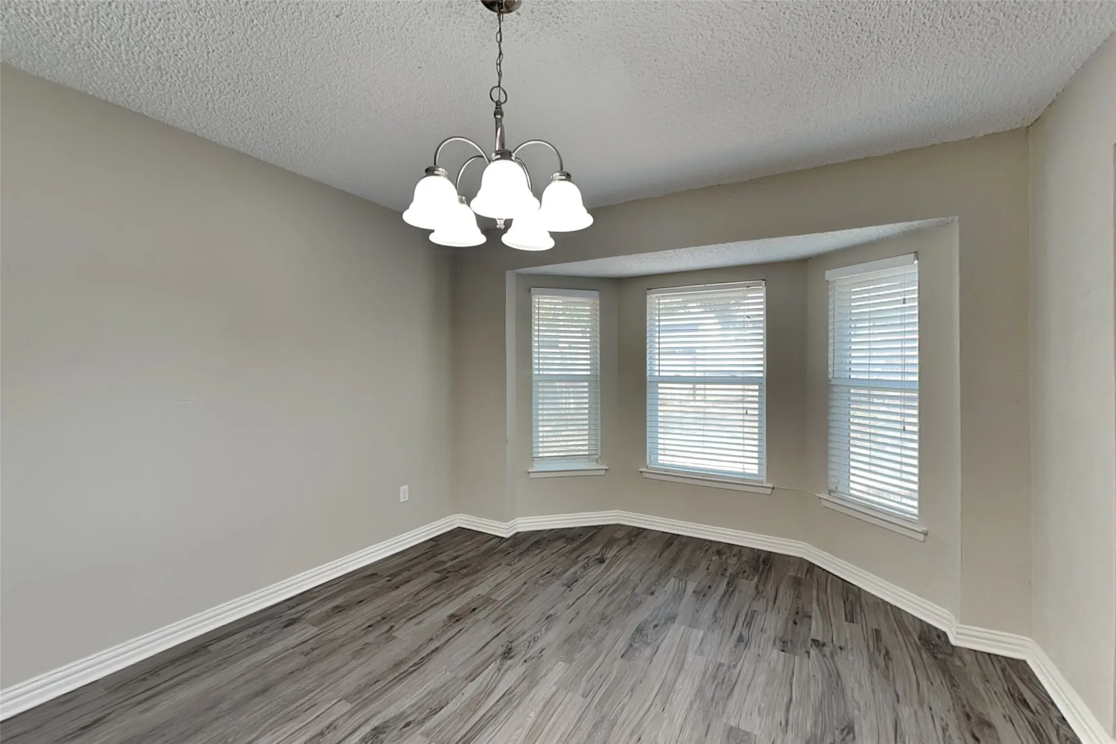 Single Family Residence For Rent in Tarrant County , 6908 Briardale Drive, North Richland Hills, Texas 76182, 3 Bedroom, 2 Bathroom, 2 Garage spaces, 1,606 Sqft, built in 1979, mls#21381508, Real Estate Agent in North Richland Hills, Homes For Rent in Tarrant county, Homes For Rent in North Richland Hills, Realtor in North Richland Hills Texas, Real Estate Brokerage Independent Realty Texas, Luminita Cordes Realtor