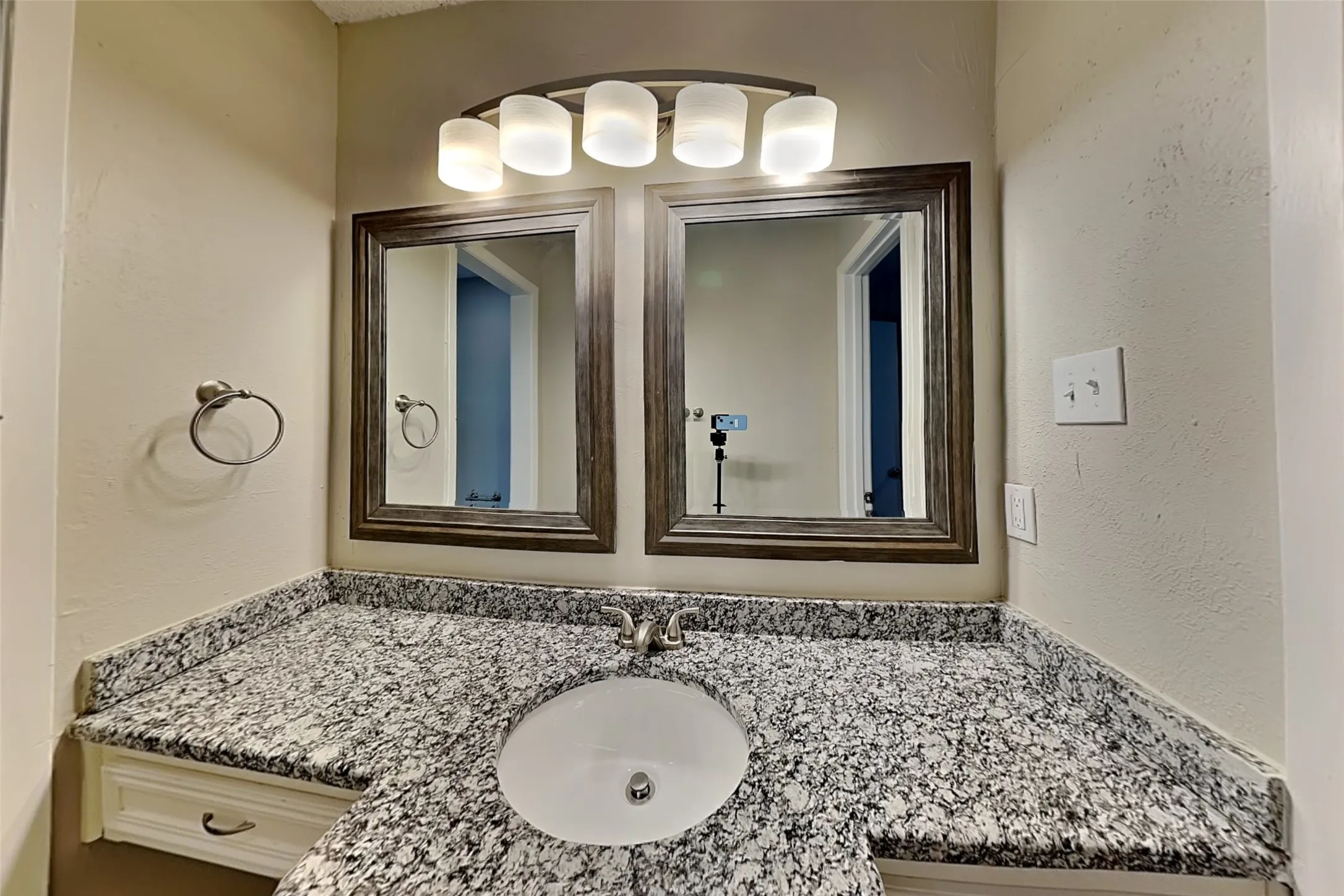 Single Family Residence For Rent in Tarrant County , 6908 Briardale Drive, North Richland Hills, Texas 76182, 3 Bedroom, 2 Bathroom, 2 Garage spaces, 1,606 Sqft, built in 1979, mls#21381508, Real Estate Agent in North Richland Hills, Homes For Rent in Tarrant county, Homes For Rent in North Richland Hills, Realtor in North Richland Hills Texas, Real Estate Brokerage Independent Realty Texas, Luminita Cordes Realtor