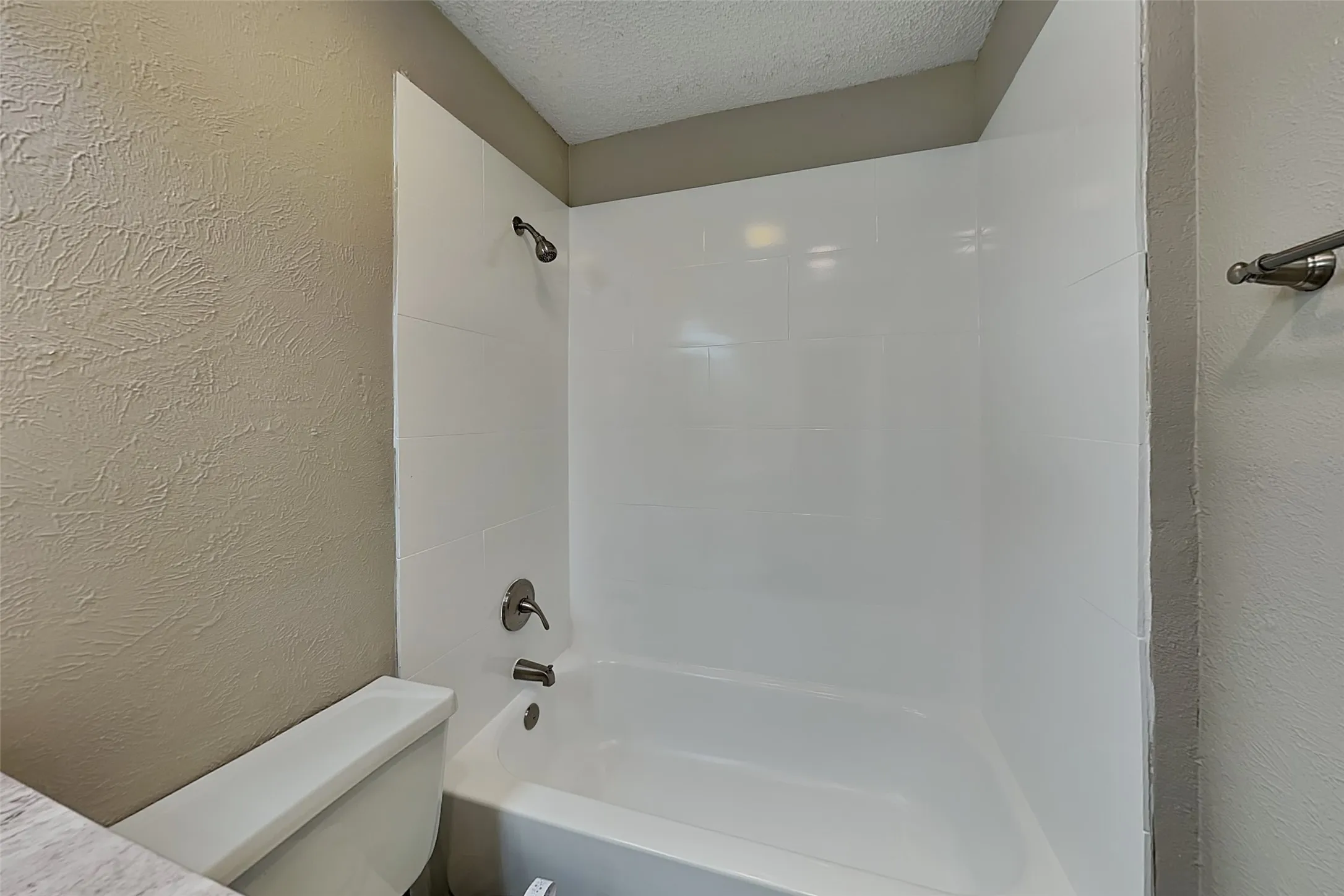 Single Family Residence For Rent in Tarrant County , 6908 Briardale Drive, North Richland Hills, Texas 76182, 3 Bedroom, 2 Bathroom, 2 Garage spaces, 1,606 Sqft, built in 1979, mls#21381508, Real Estate Agent in North Richland Hills, Homes For Rent in Tarrant county, Homes For Rent in North Richland Hills, Realtor in North Richland Hills Texas, Real Estate Brokerage Independent Realty Texas, Luminita Cordes Realtor
