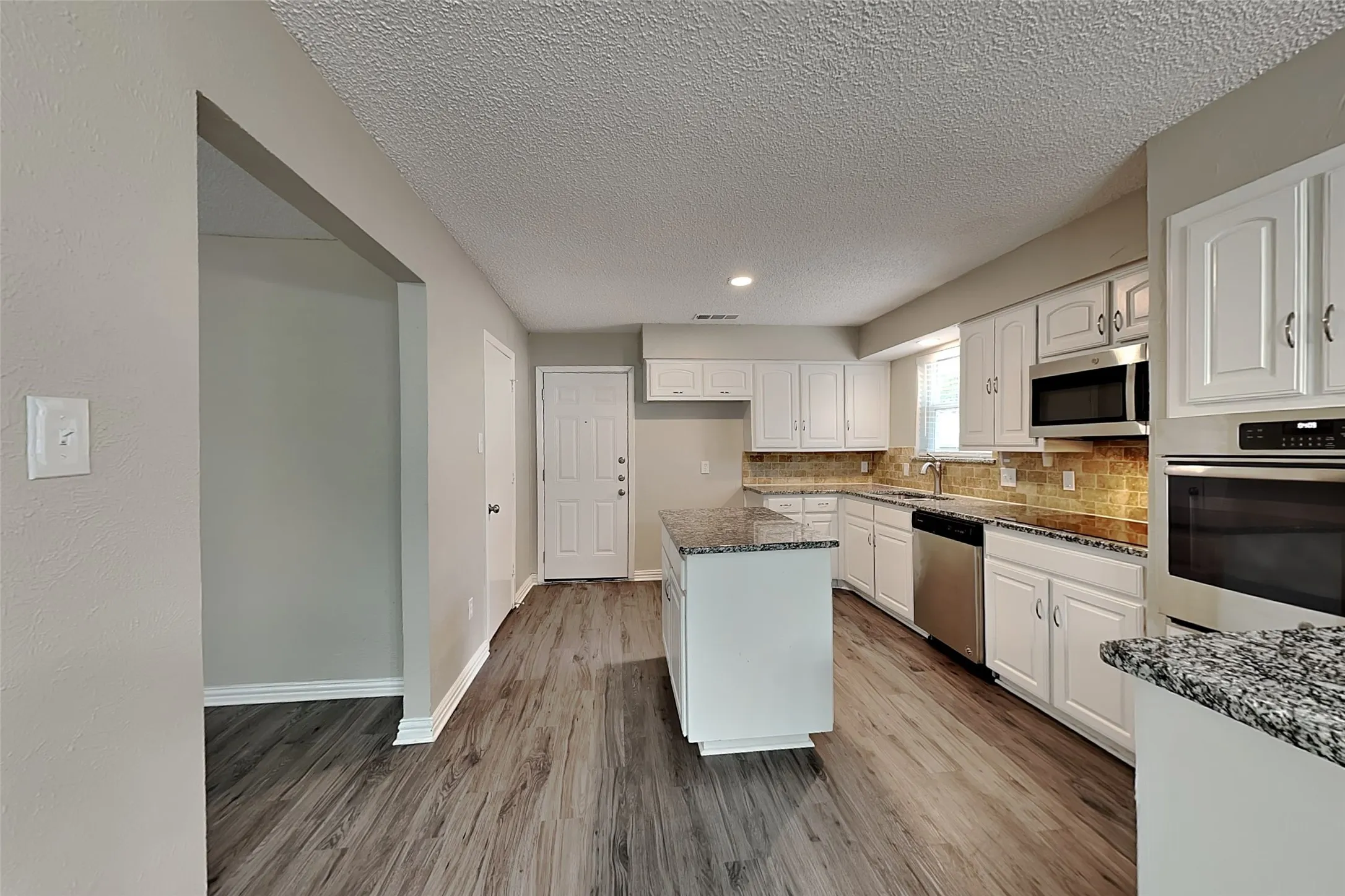 Single Family Residence For Rent in Tarrant County , 6908 Briardale Drive, North Richland Hills, Texas 76182, 3 Bedroom, 2 Bathroom, 2 Garage spaces, 1,606 Sqft, built in 1979, mls#21381508, Real Estate Agent in North Richland Hills, Homes For Rent in Tarrant county, Homes For Rent in North Richland Hills, Realtor in North Richland Hills Texas, Real Estate Brokerage Independent Realty Texas, Luminita Cordes Realtor